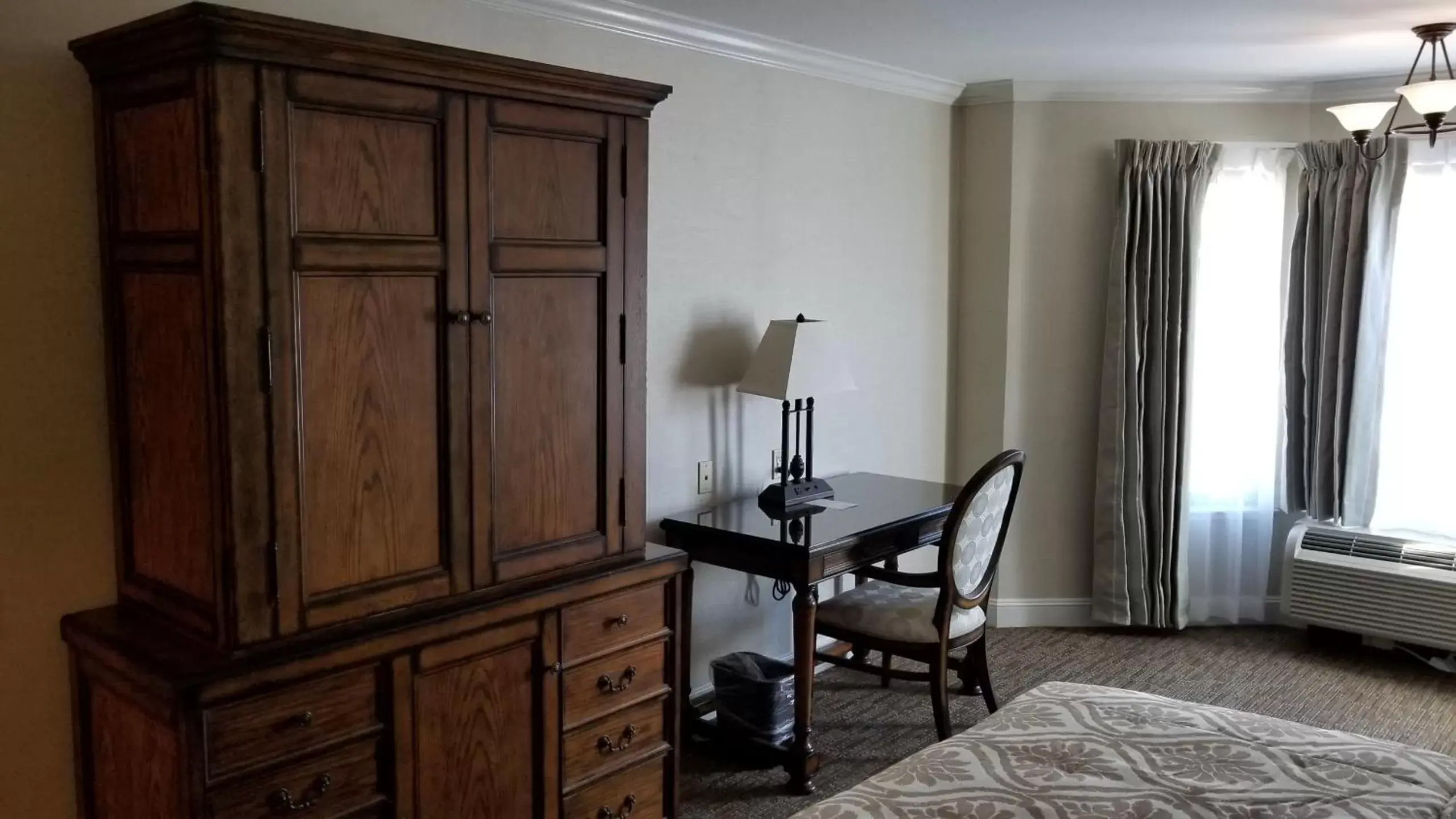 Bedroom, Seating Area in Chelsea Inn