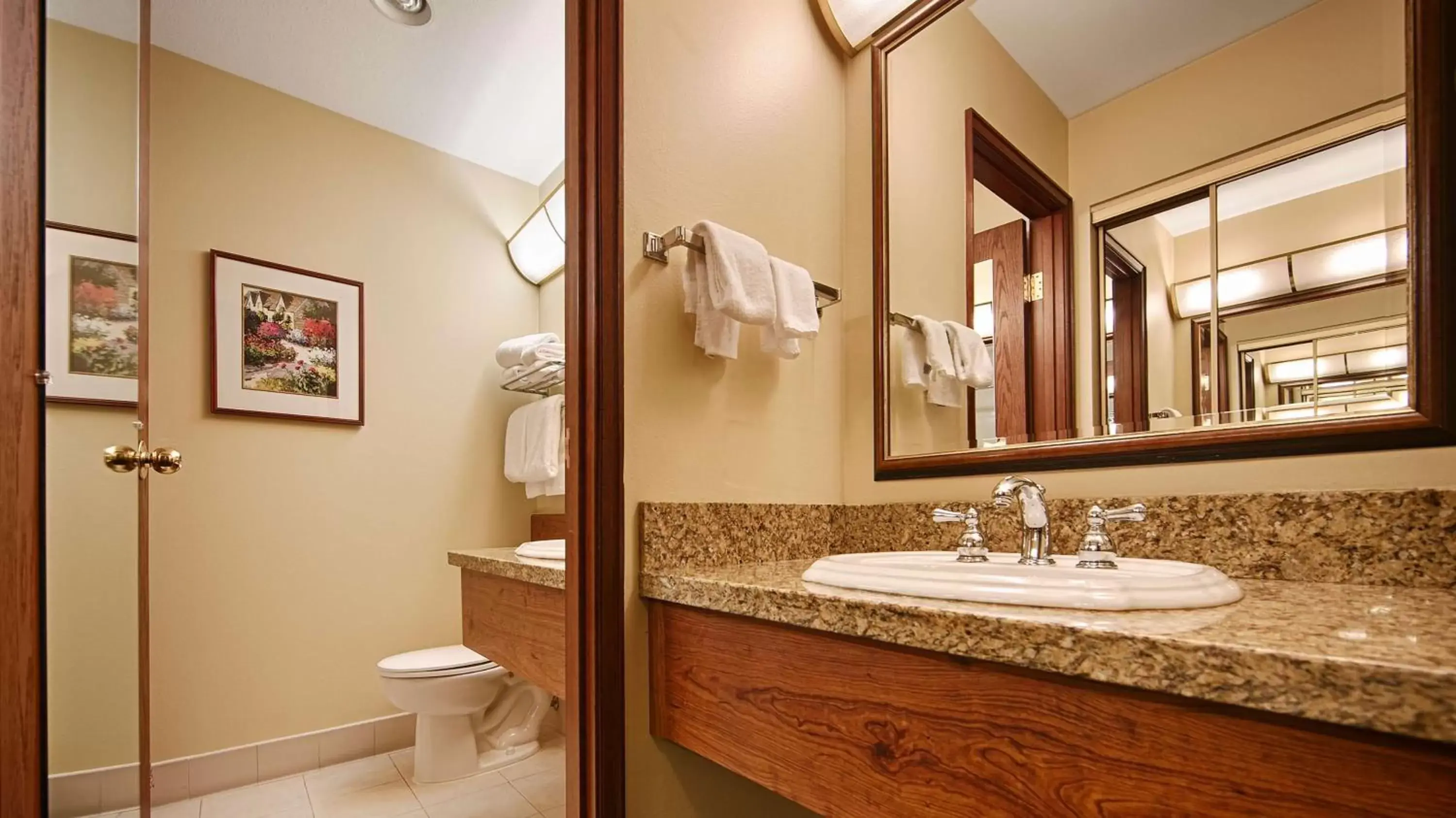 Photo of the whole room, Bathroom in Best Western Plus Gold Country Inn