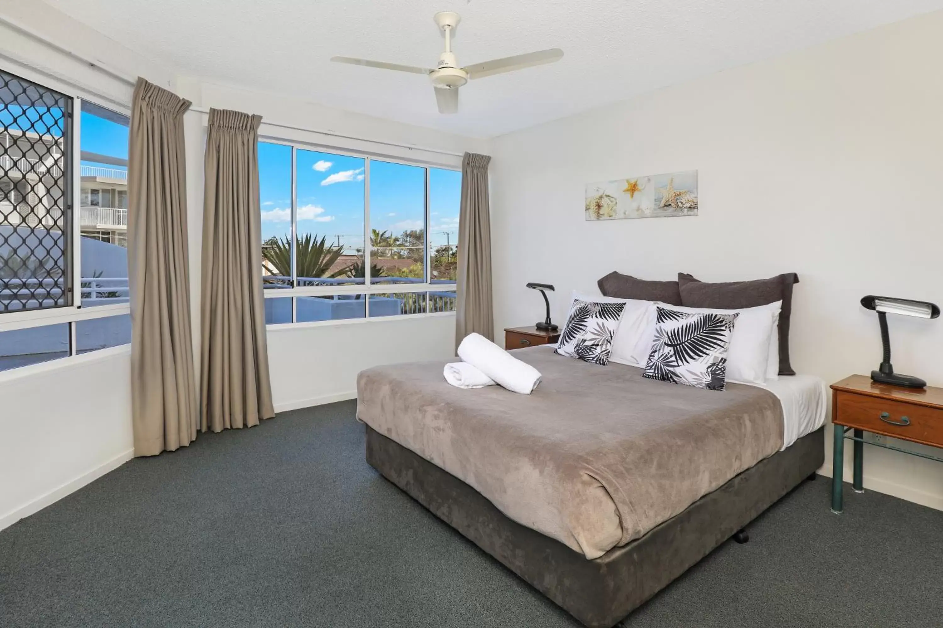 Bedroom, Bed in Beachside Resort Kawana Waters