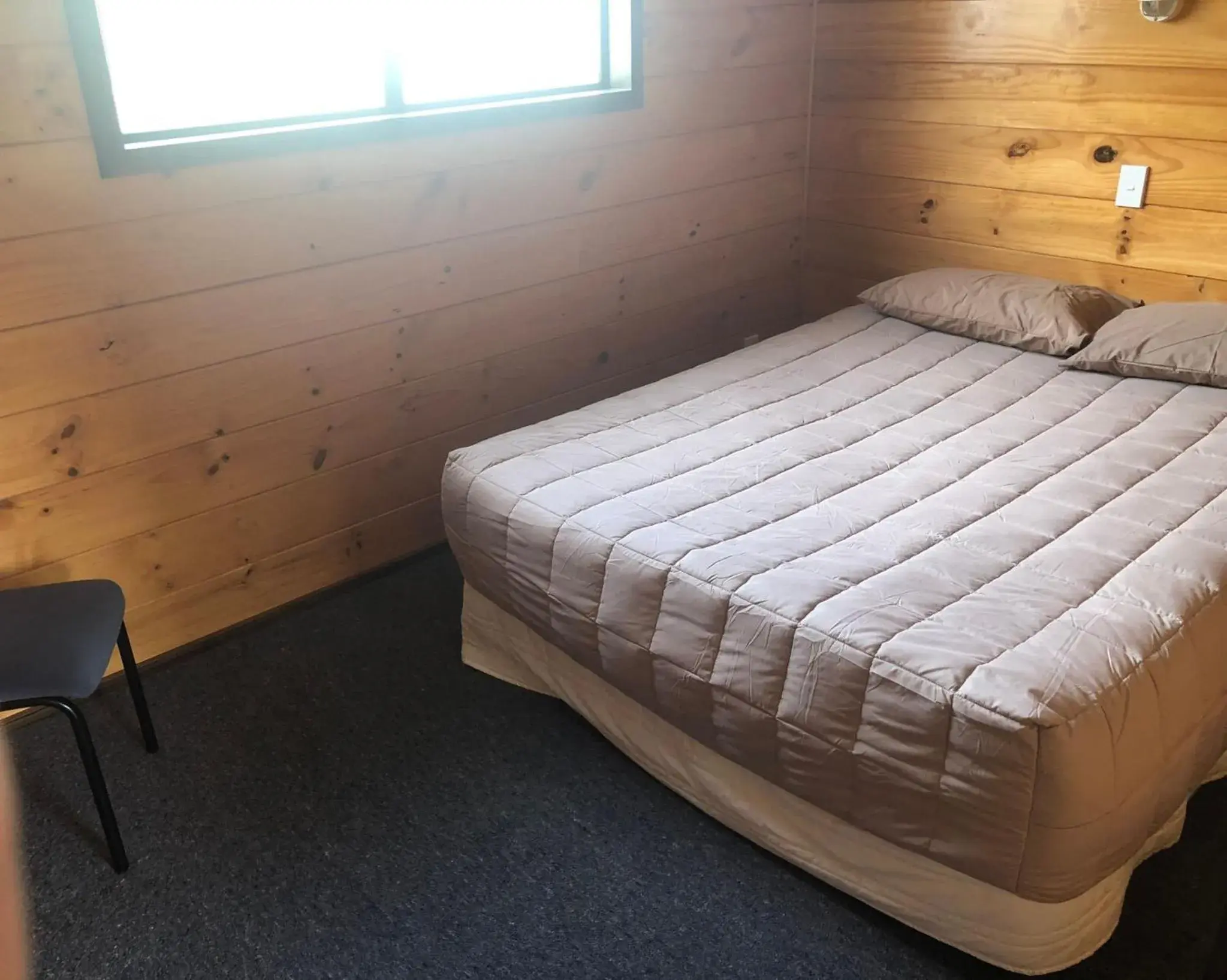Small Cabin with Shared Bathroom in Greymouth Seaside TOP 10 Holiday Park