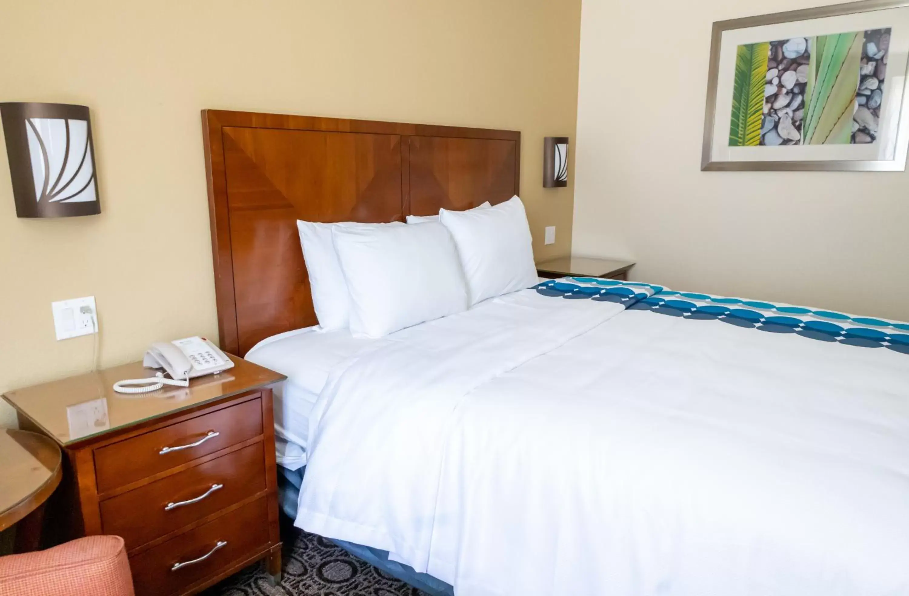 Bed in Days Inn by Wyndham College Park Atlanta Airport South