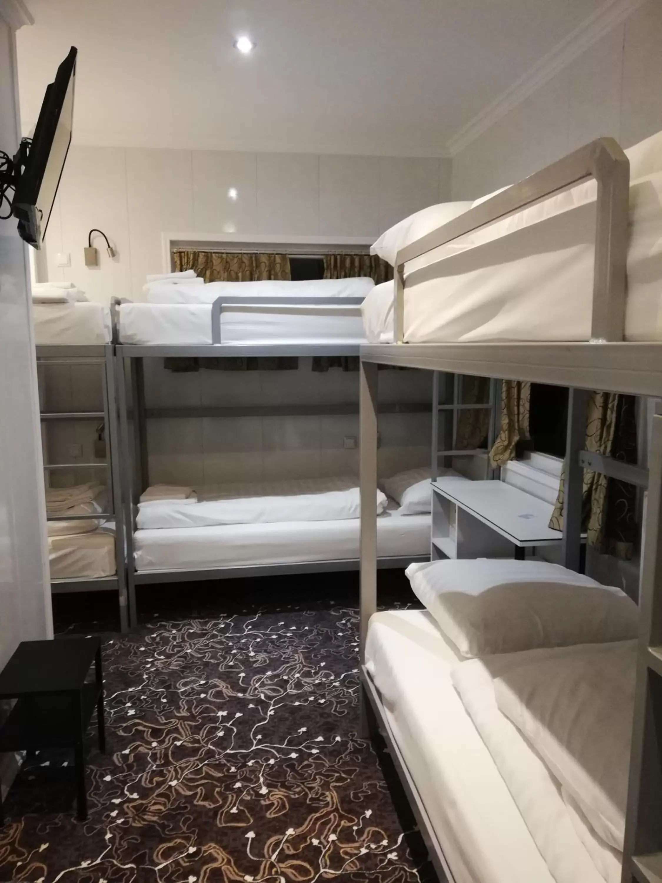 Bunk Bed in Budget Trianon Hotel