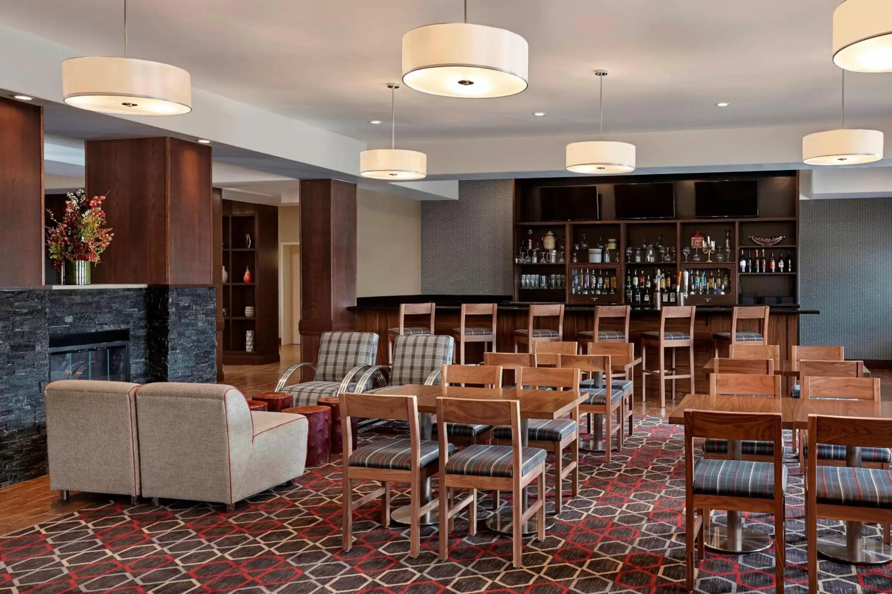 Restaurant/places to eat, Lounge/Bar in Four Points by Sheraton Regina