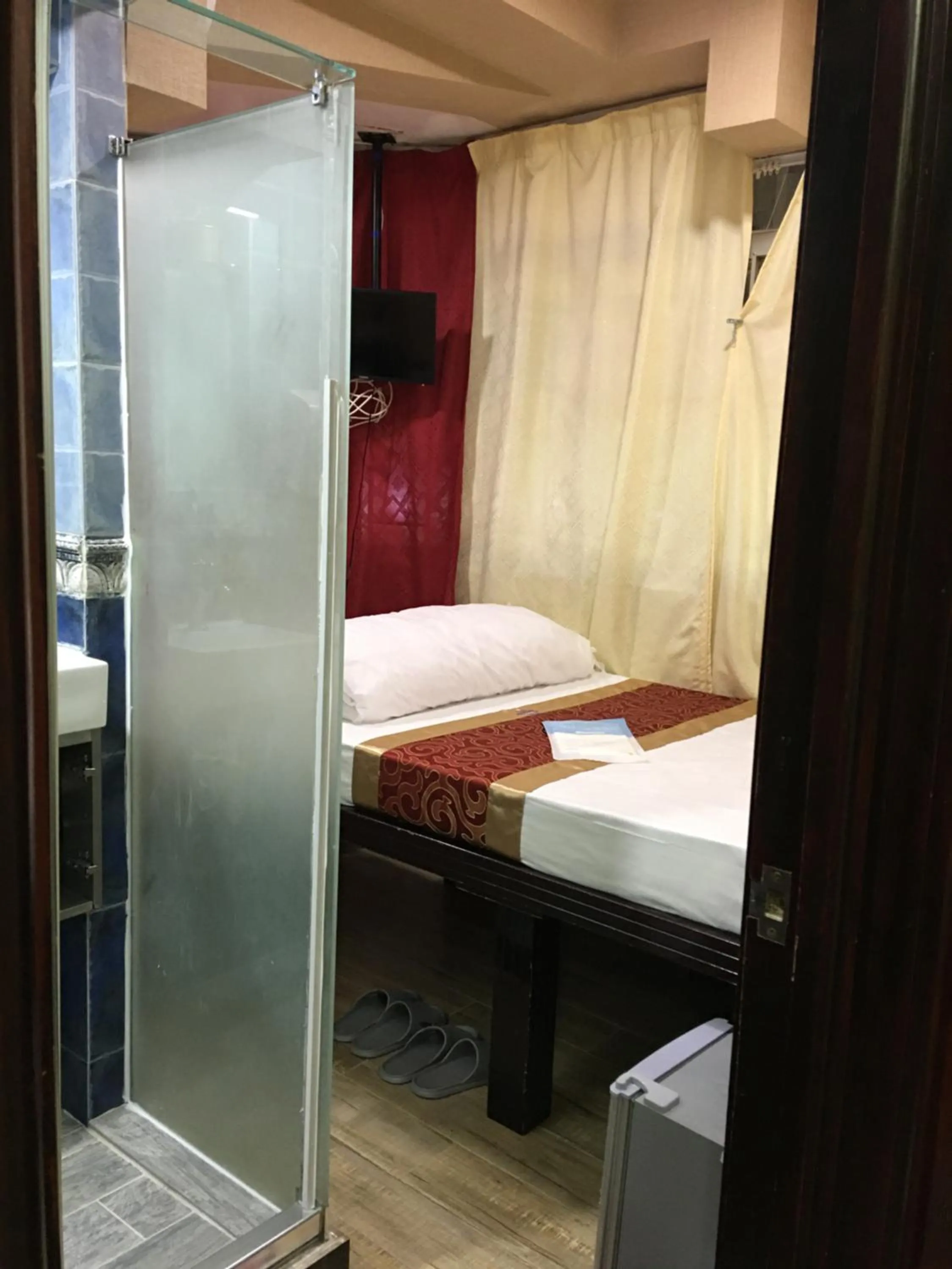 Bed in Temple Street Hotel