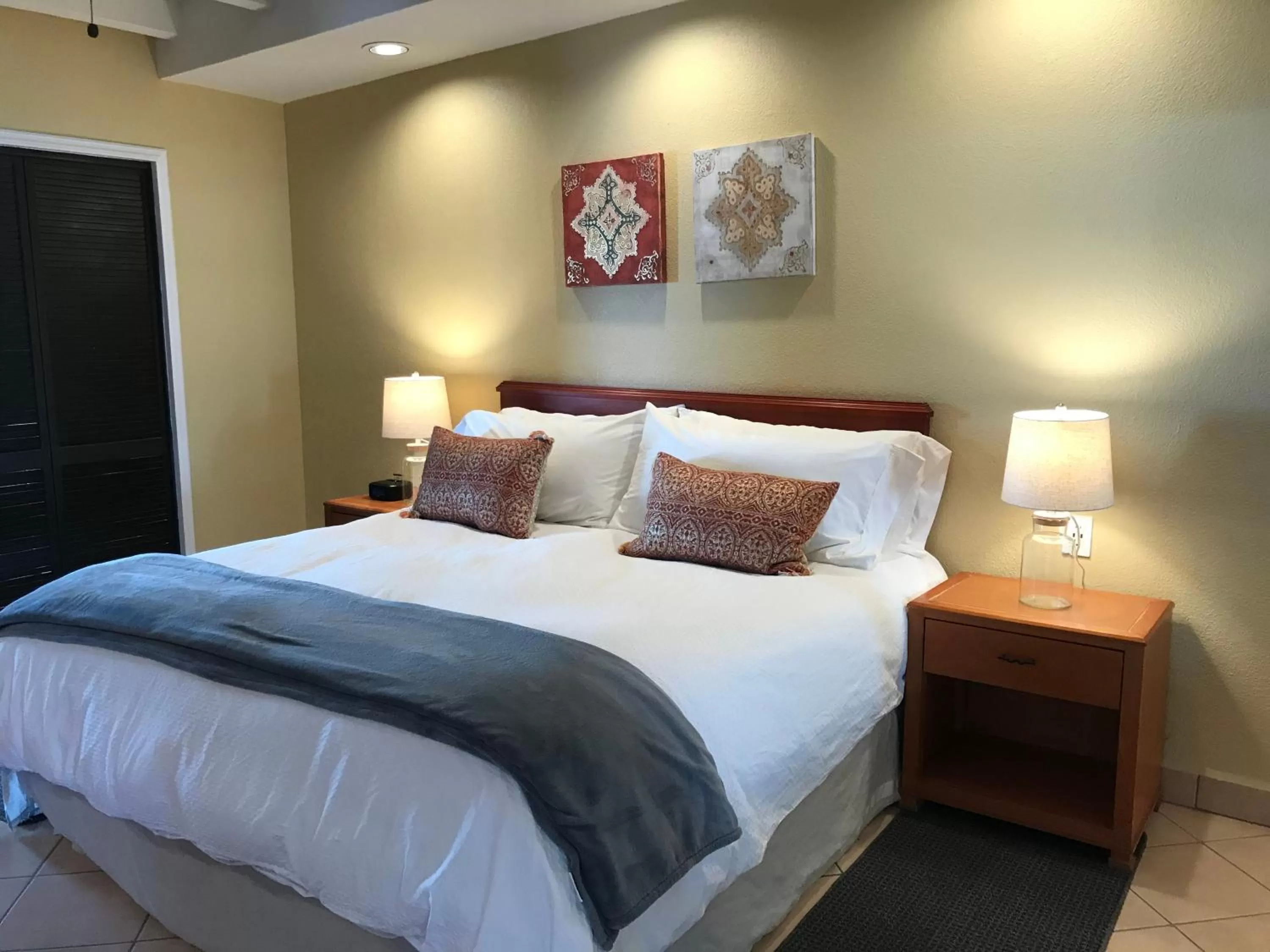 Bedroom, Bed in Quinta Pacifica Beachfront Villas