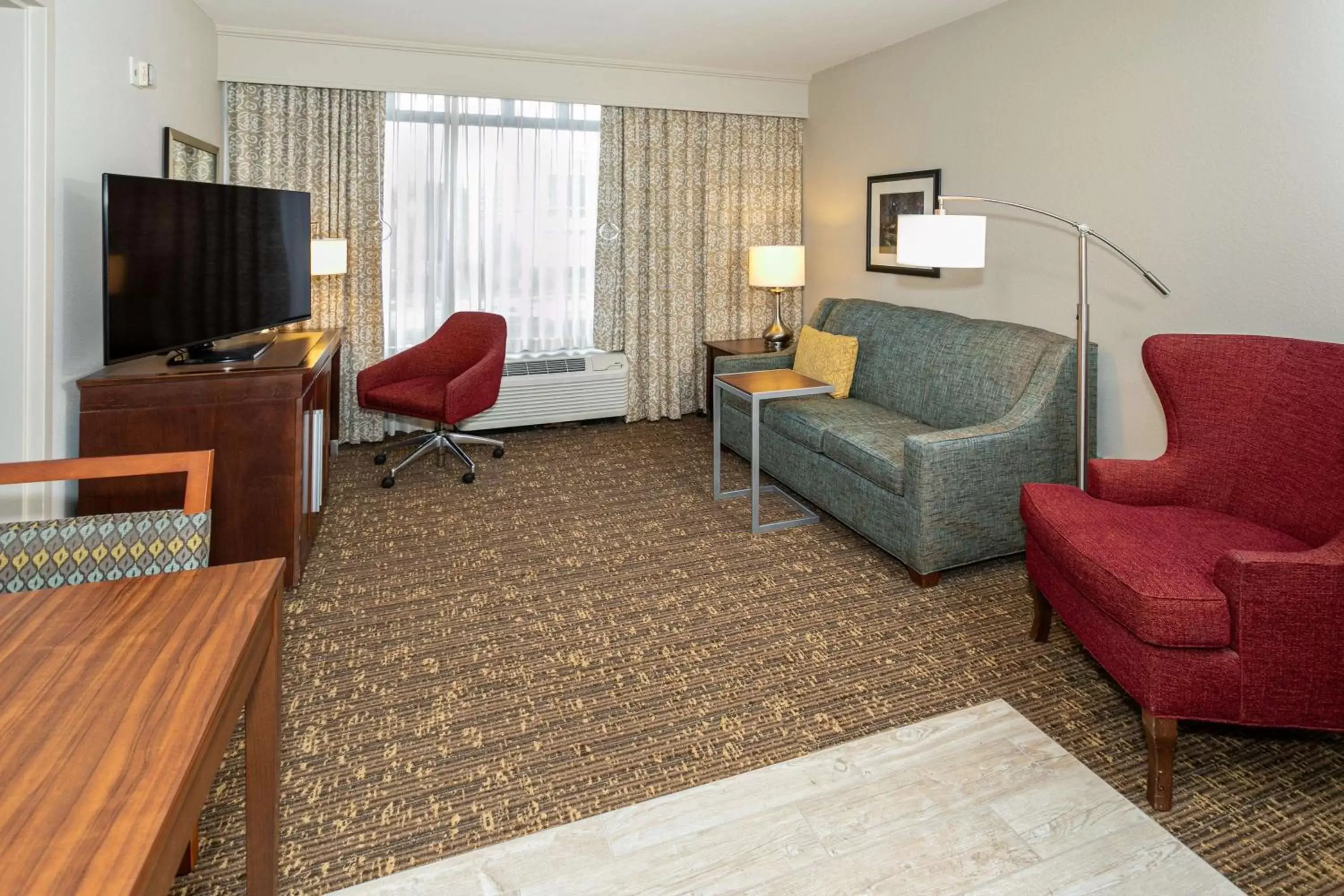 Bedroom, Seating Area in Hampton Inn & Suites Nashville-Green Hills