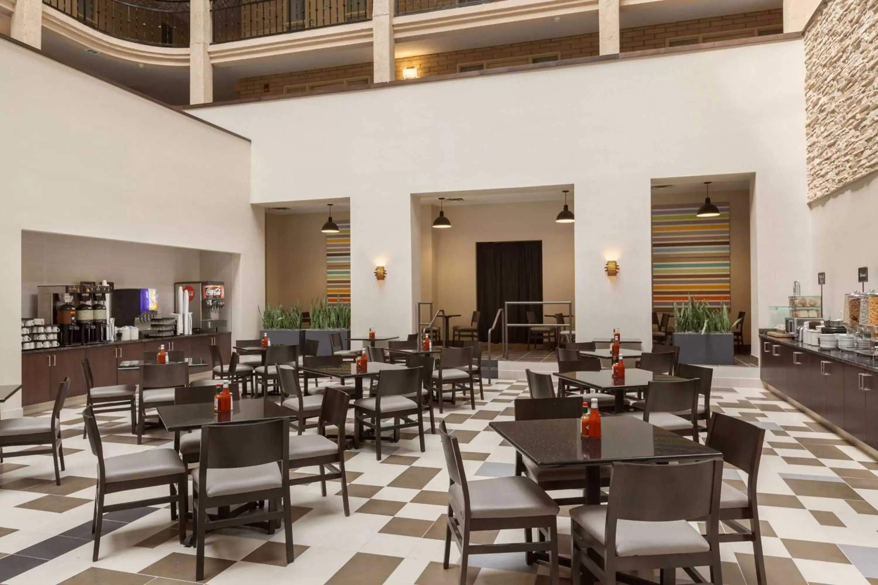 Dining area, Restaurant/Places to Eat in Embassy Suites Baton Rouge