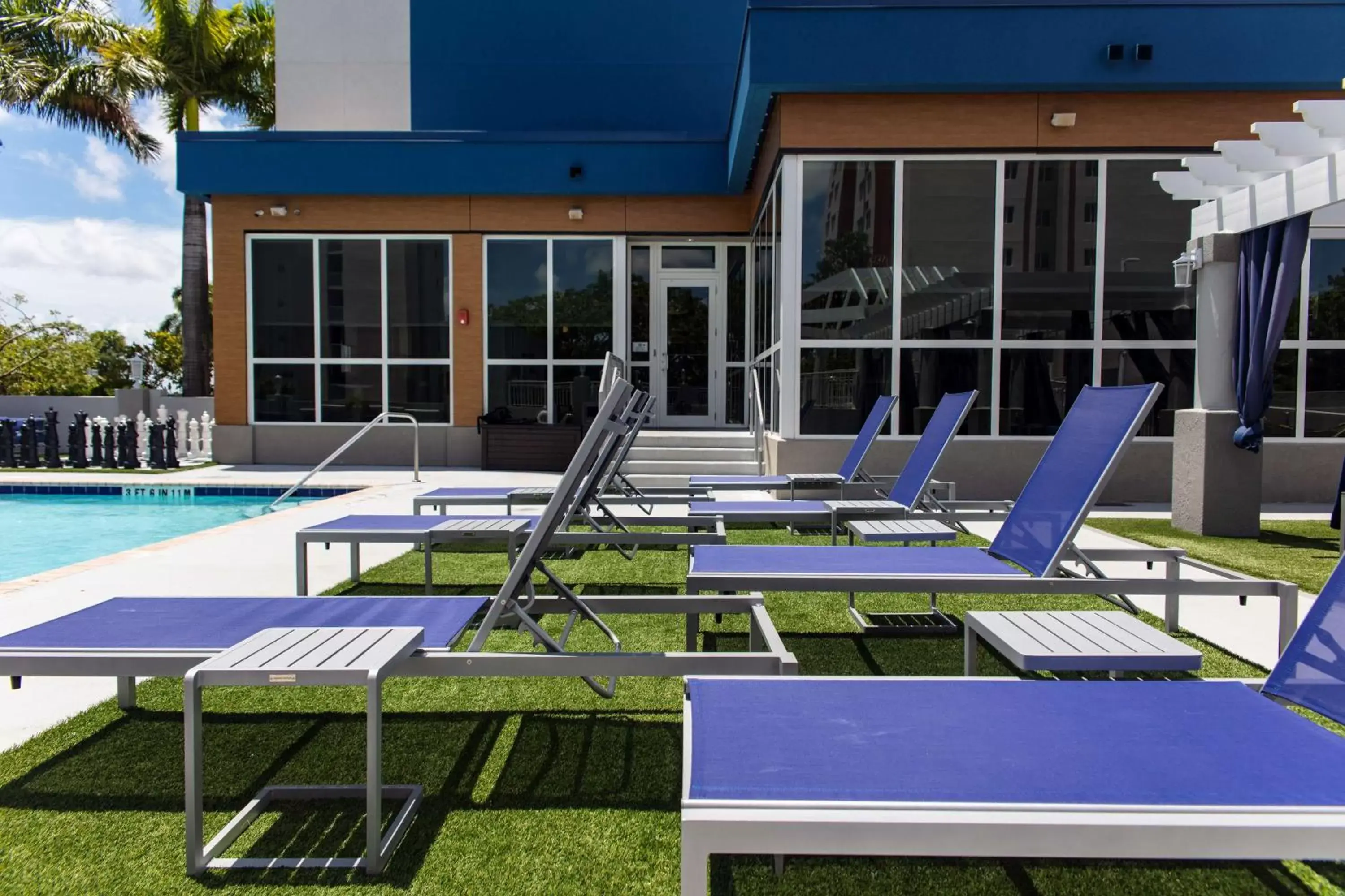 Pool view, Swimming Pool in Hampton Inn & Suites Miami Airport South/Blue Lagoon