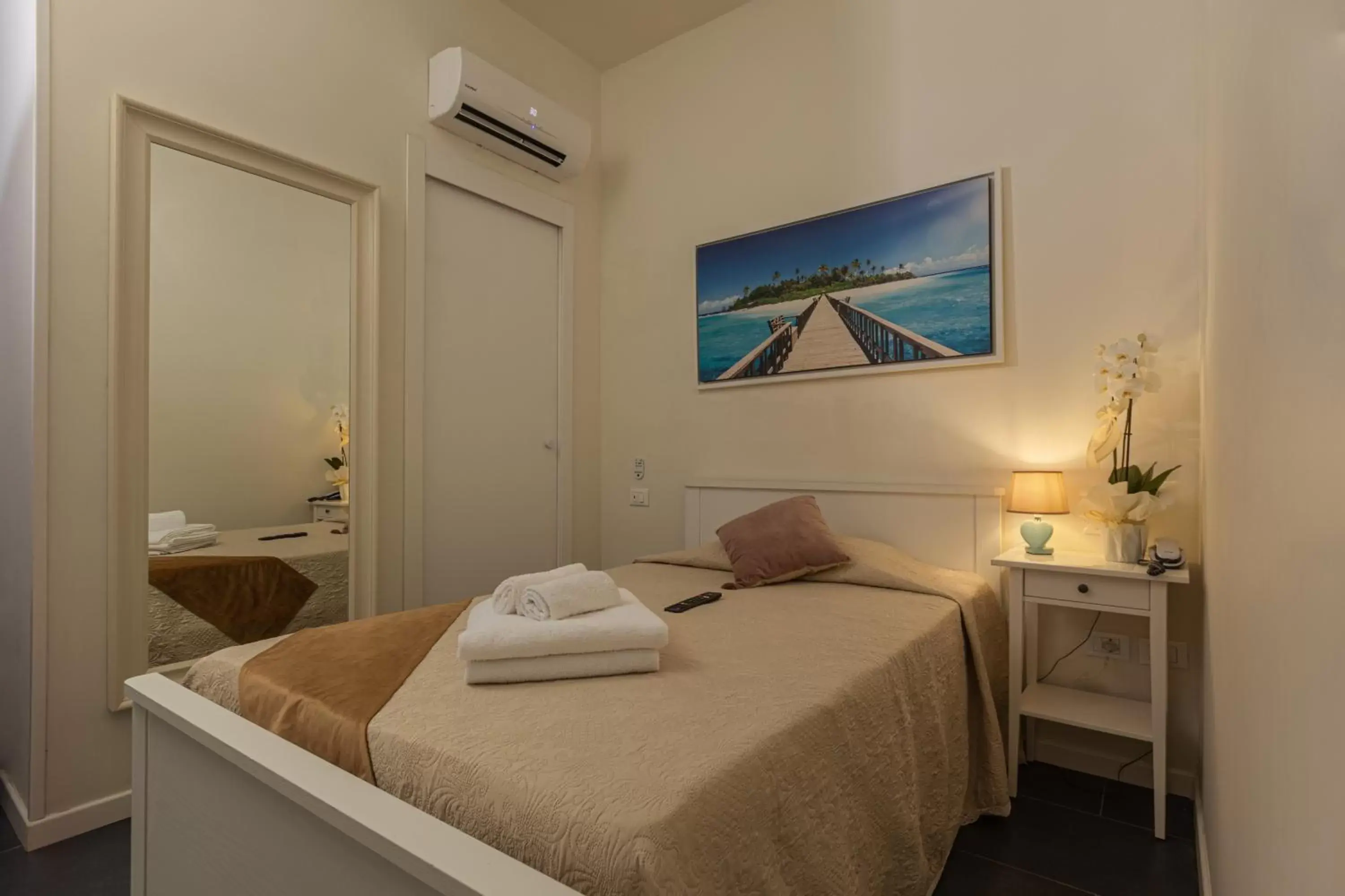 Bedroom, Bed in Hotel Villa Pigalle
