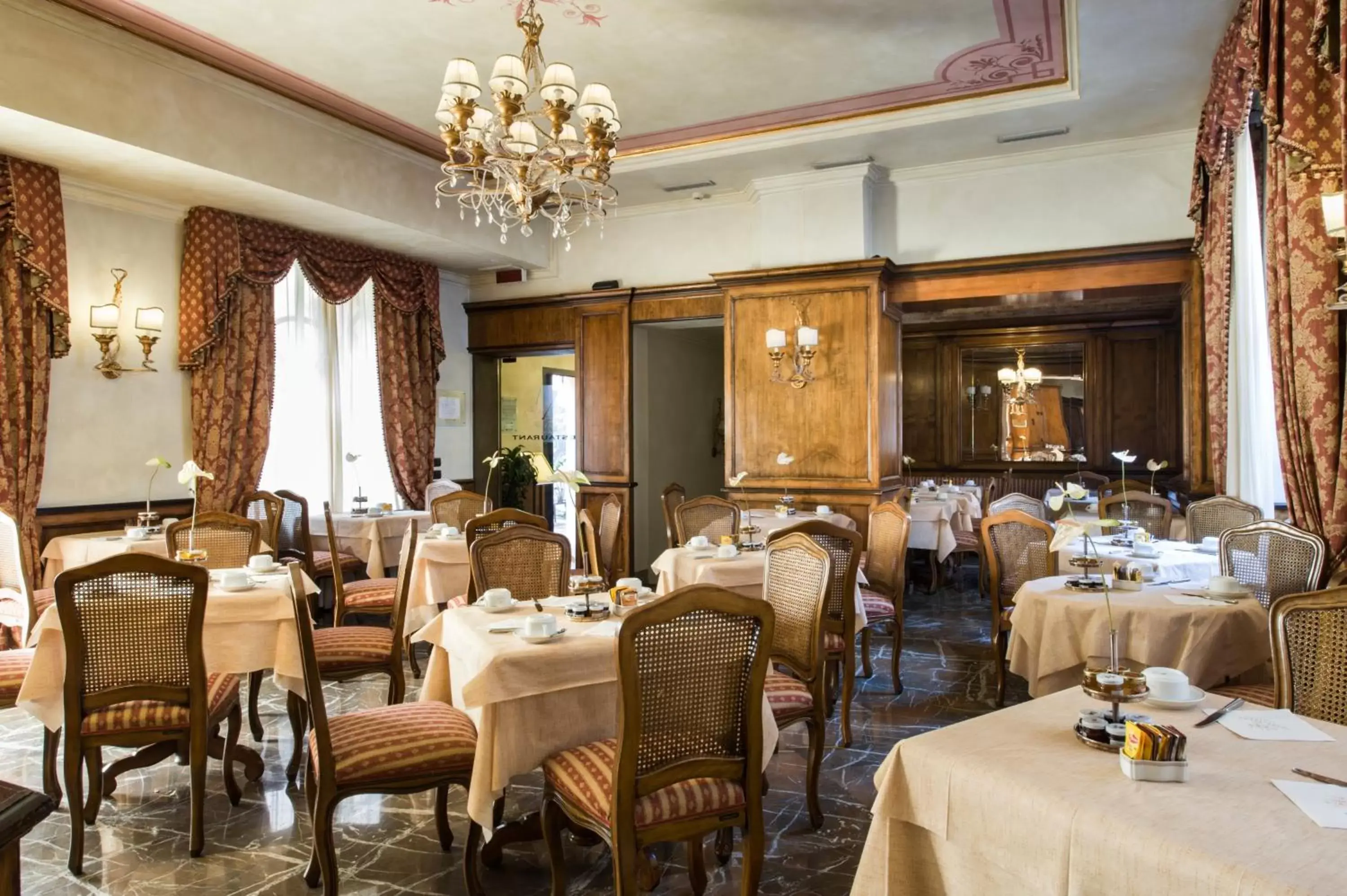 Restaurant/Places to Eat in Hotel Adler Cavalieri
