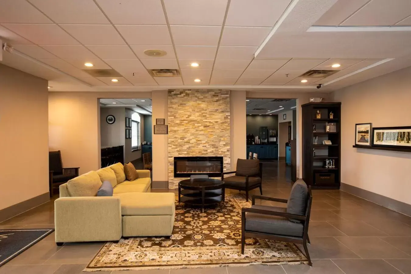 Lobby/Reception in Country Inn & Suites by Radisson, Wilson, NC