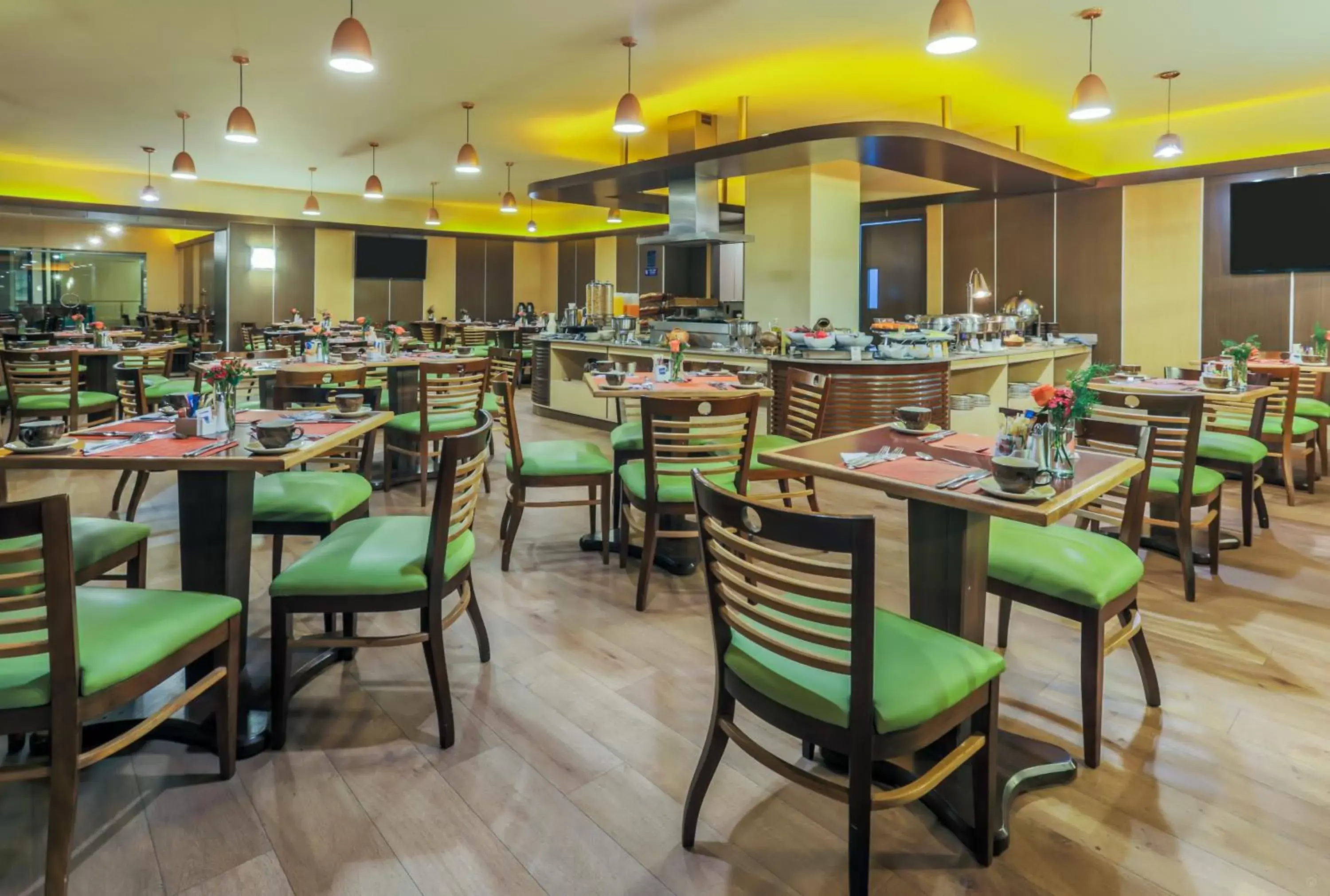 Restaurant/Places to Eat in GHL Hotel Capital