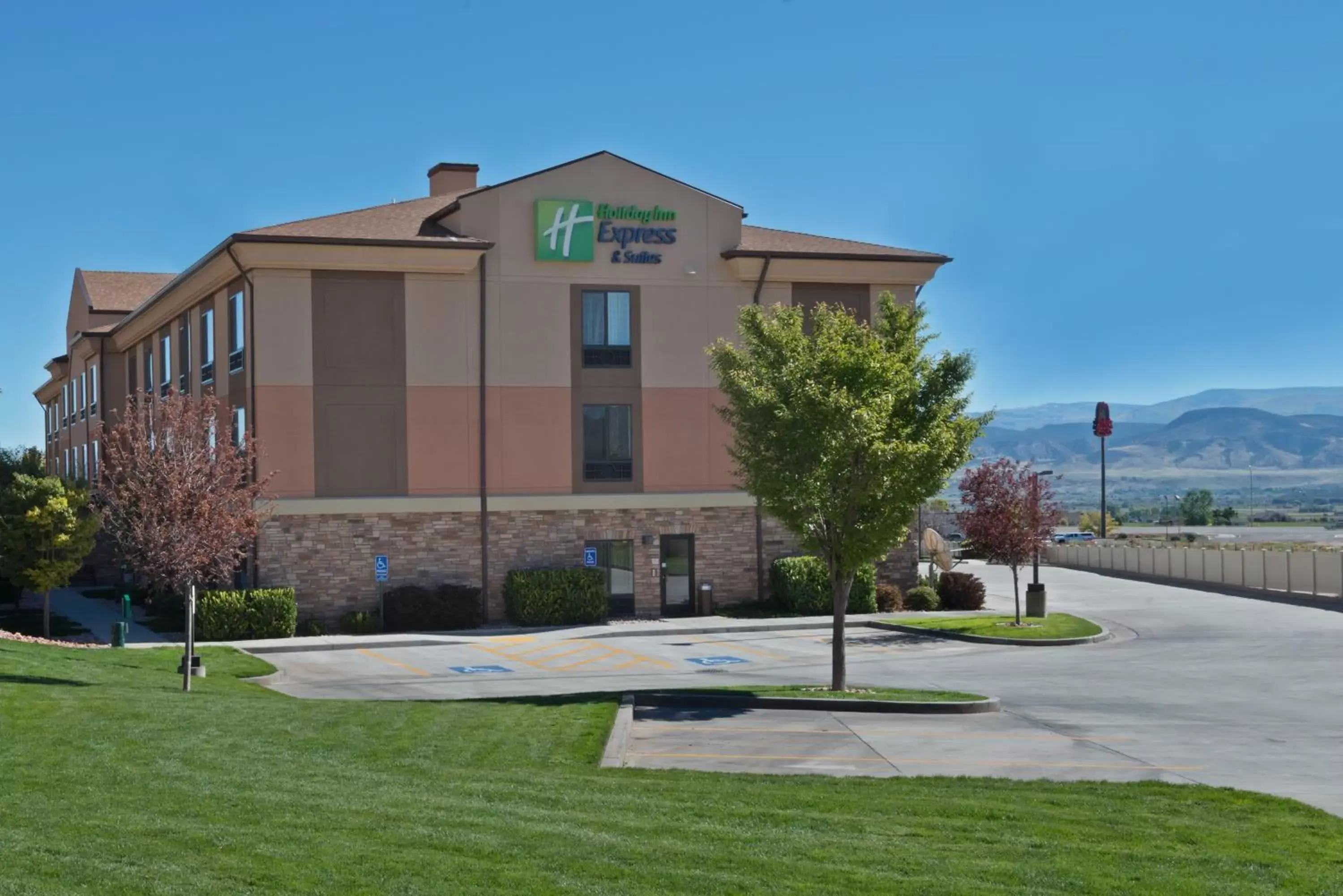 Property Building in Holiday Inn Express Richfield, an IHG Hotel