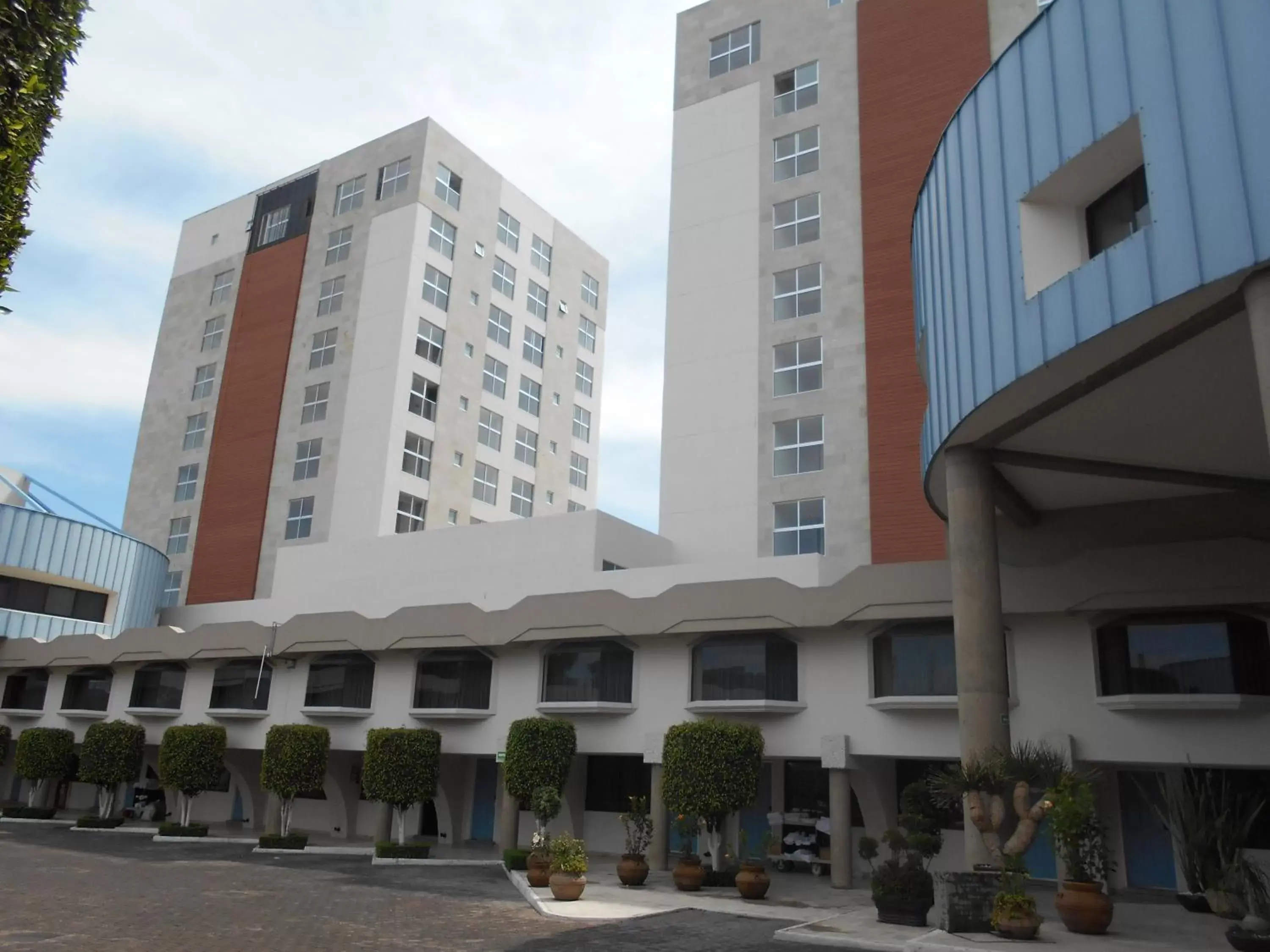 Patio, Property Building in Hotel Puente Real