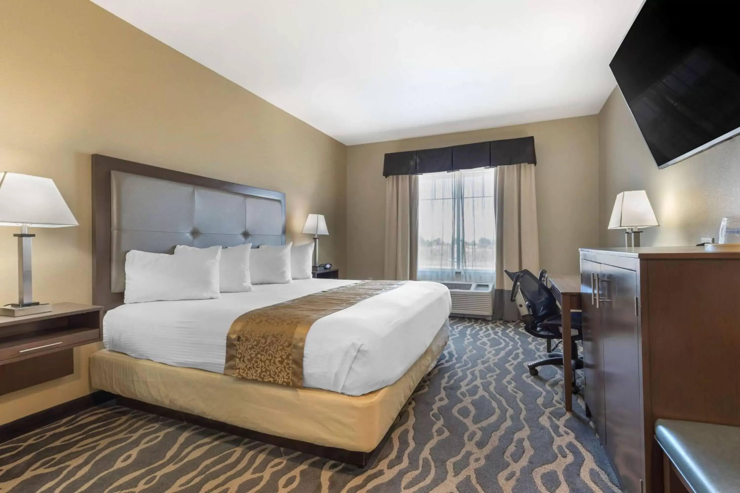 King Suite with Sofa Bed and Kitchen in Best Western Plus Fort Stockton Hotel King Suite with Sofa Bed and Kitchen in Best Western Plus Fort Stockton Hotel