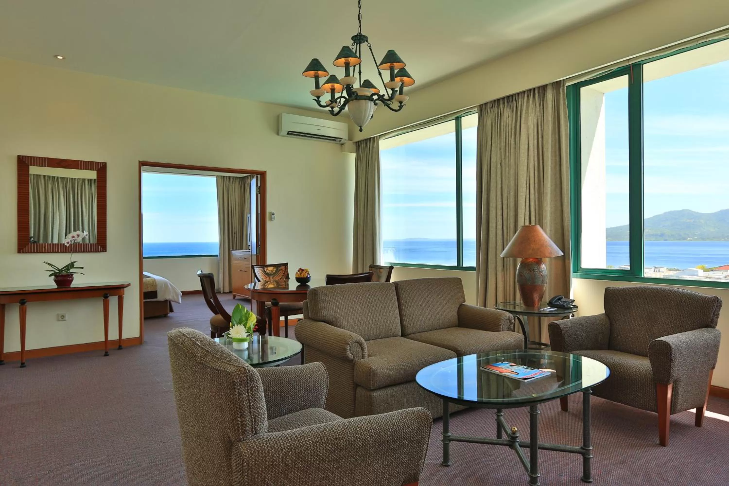 Living room in Aryaduta Manado