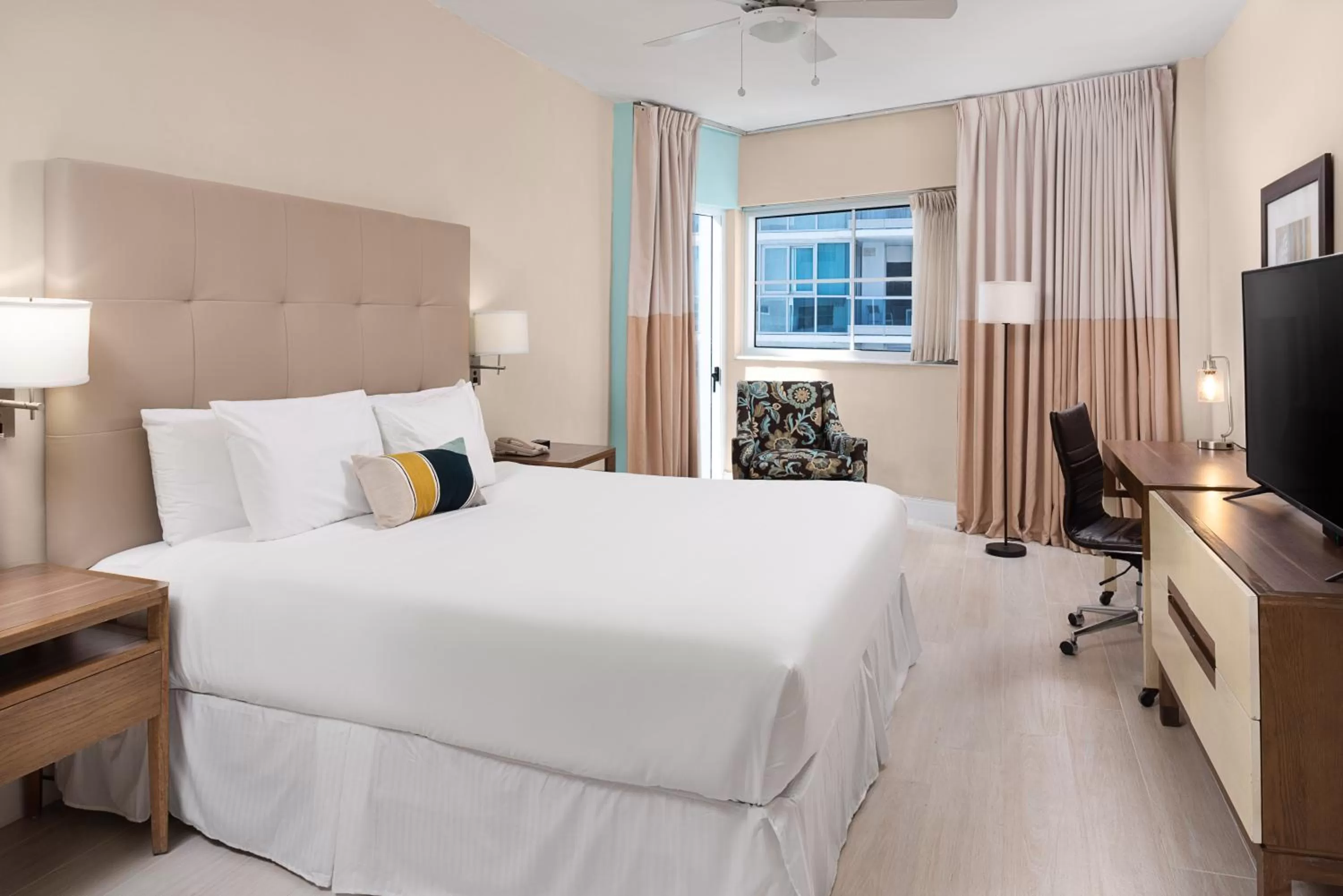 Bedroom, Bed in Sherry Frontenac Oceanfront