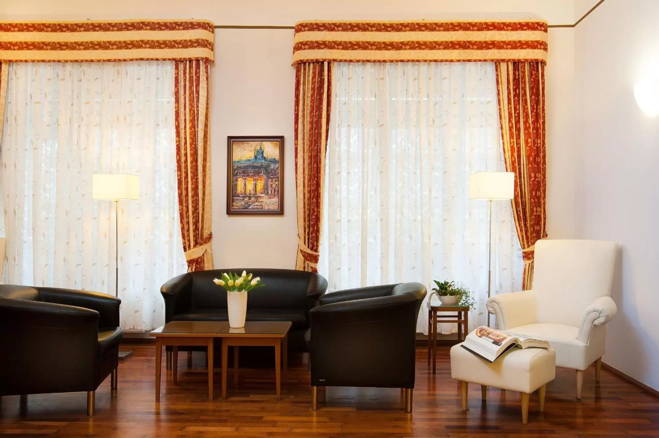 Seating Area in Cloister Inn Hotel