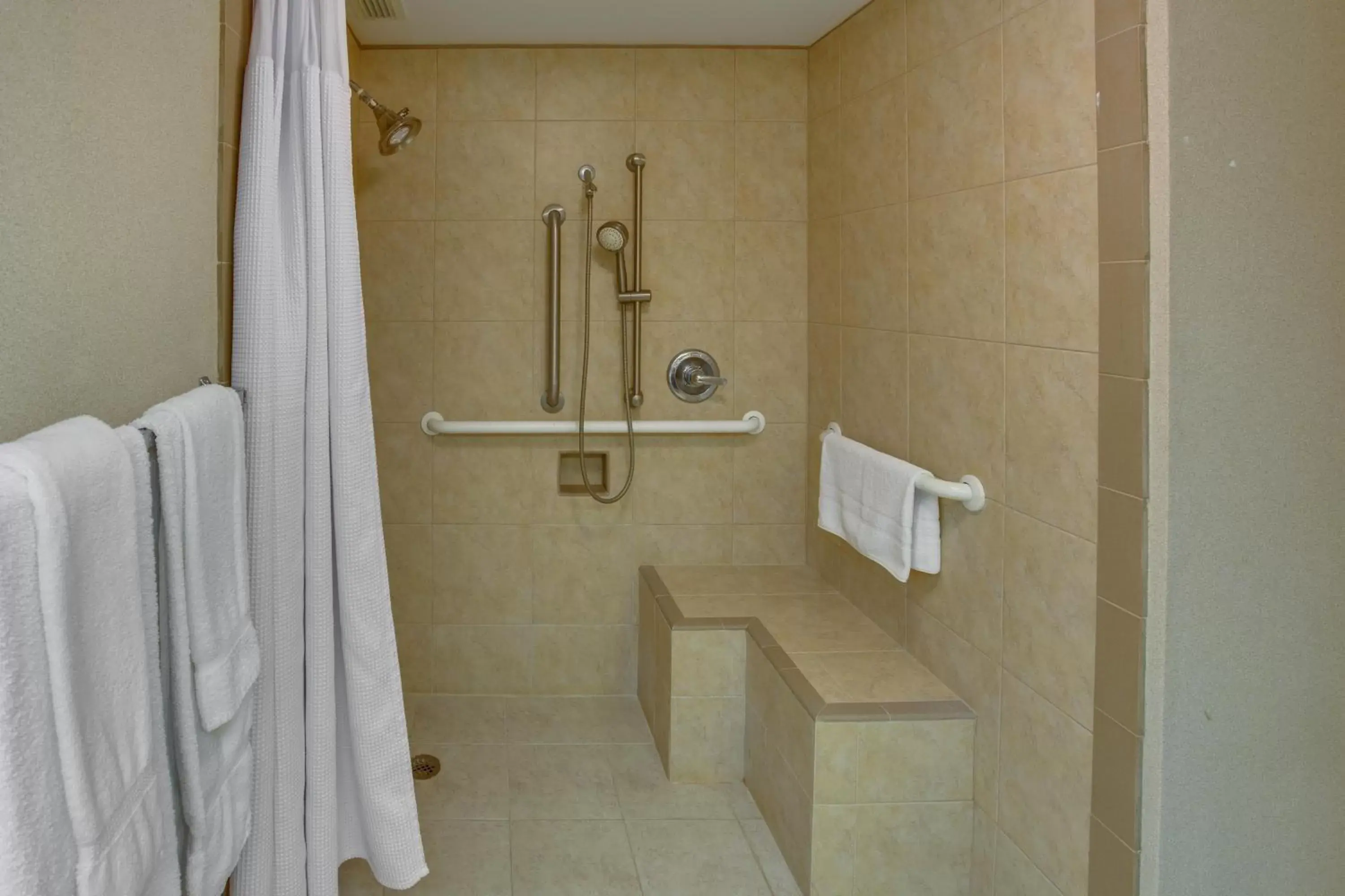 Photo of the whole room, Bathroom in Crowne Plaza Hotel Executive Center Baton Rouge, an IHG Hotel