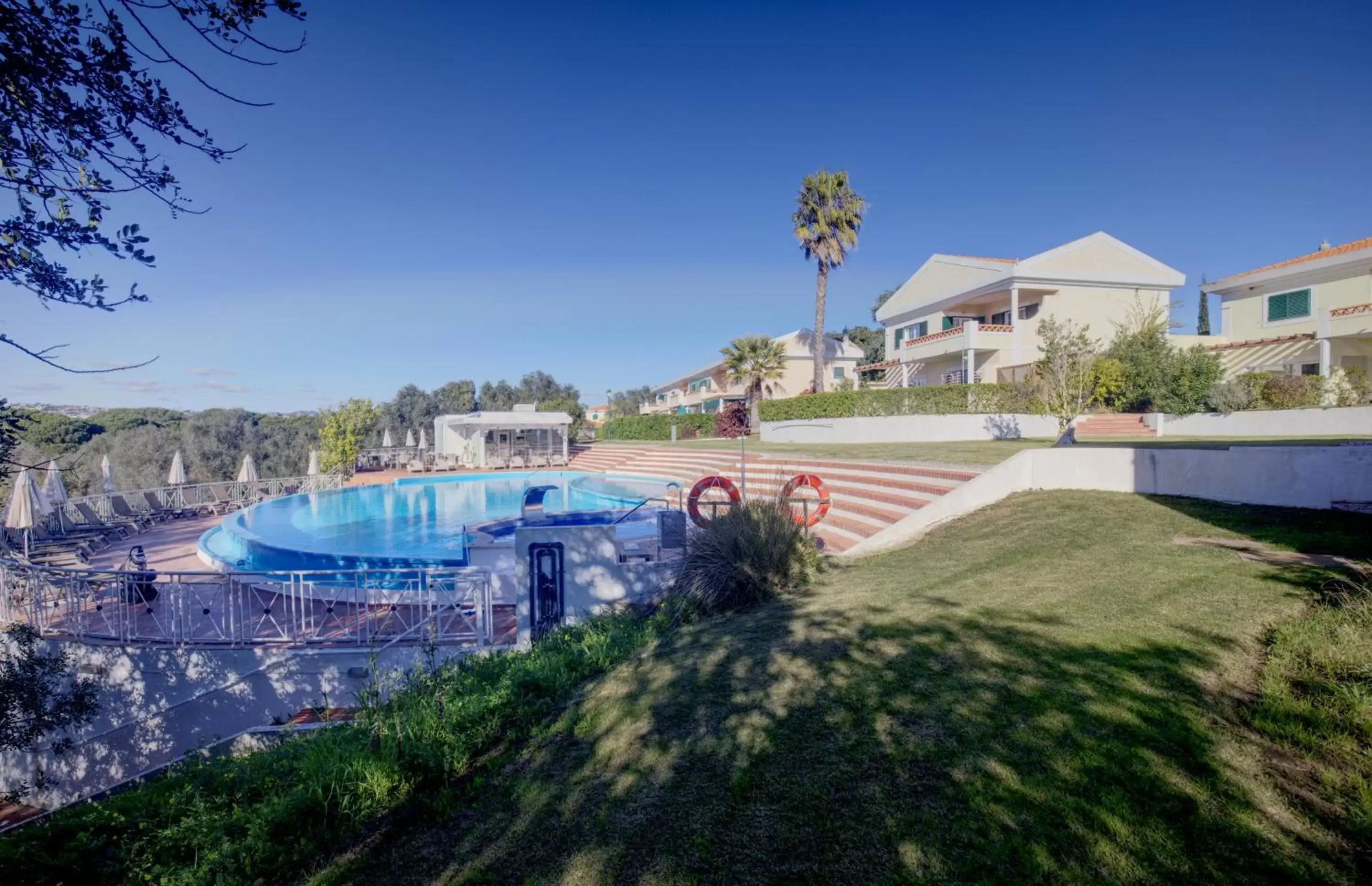 Swimming Pool in Cegonha Country Club