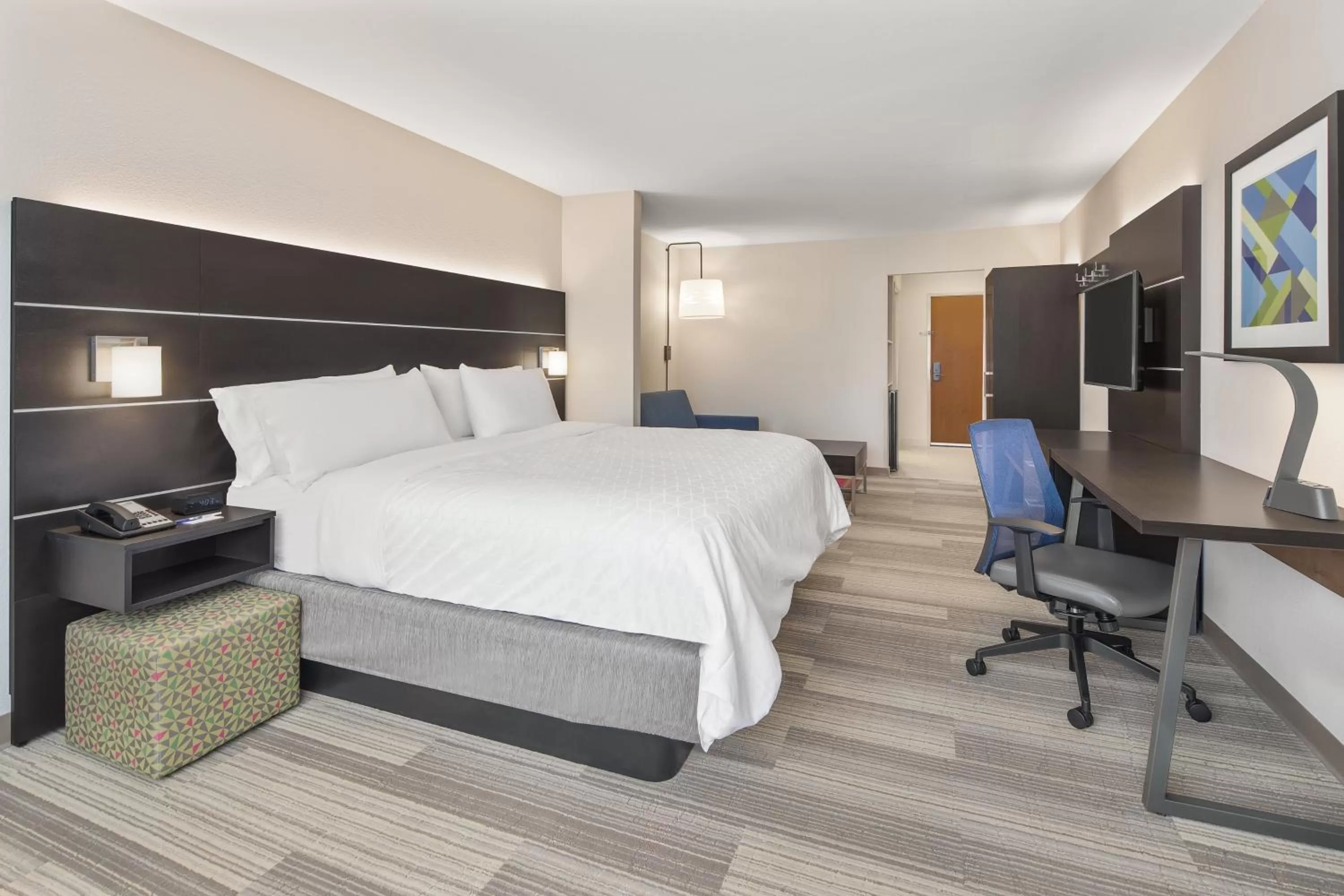 Photo of the whole room, Bed in Holiday Inn Express & Suites - Hardeeville-Hilton Head by IHG