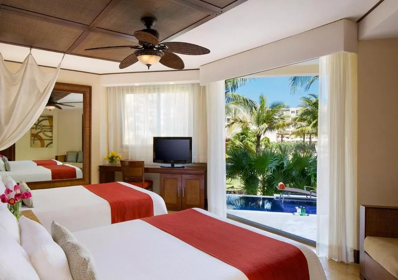 TV and multimedia, Bed in Dreams Riviera Cancun Resort & Spa - All Inclusive