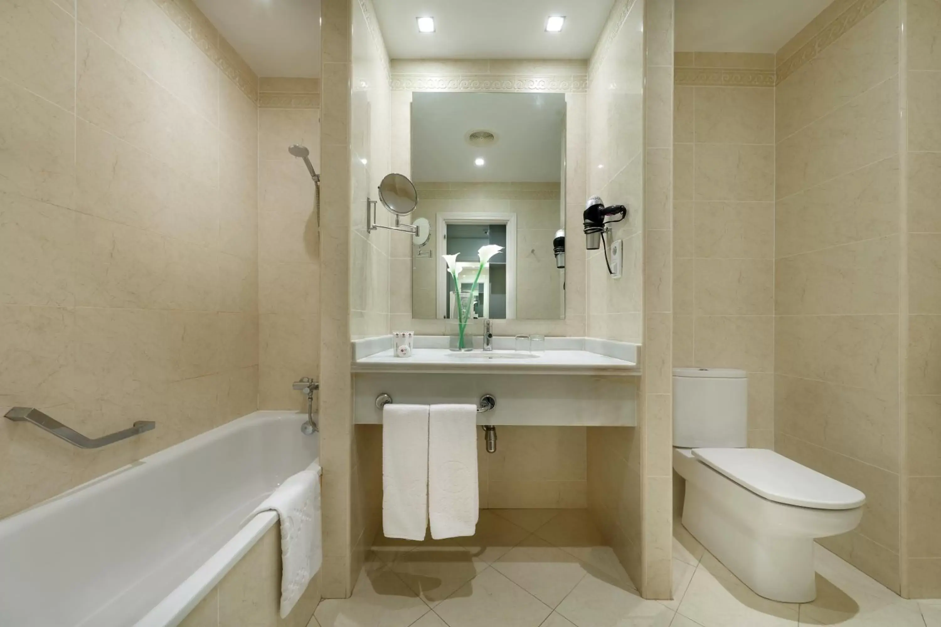 Toilet, Bathroom in Exe Gran Hotel Solucar