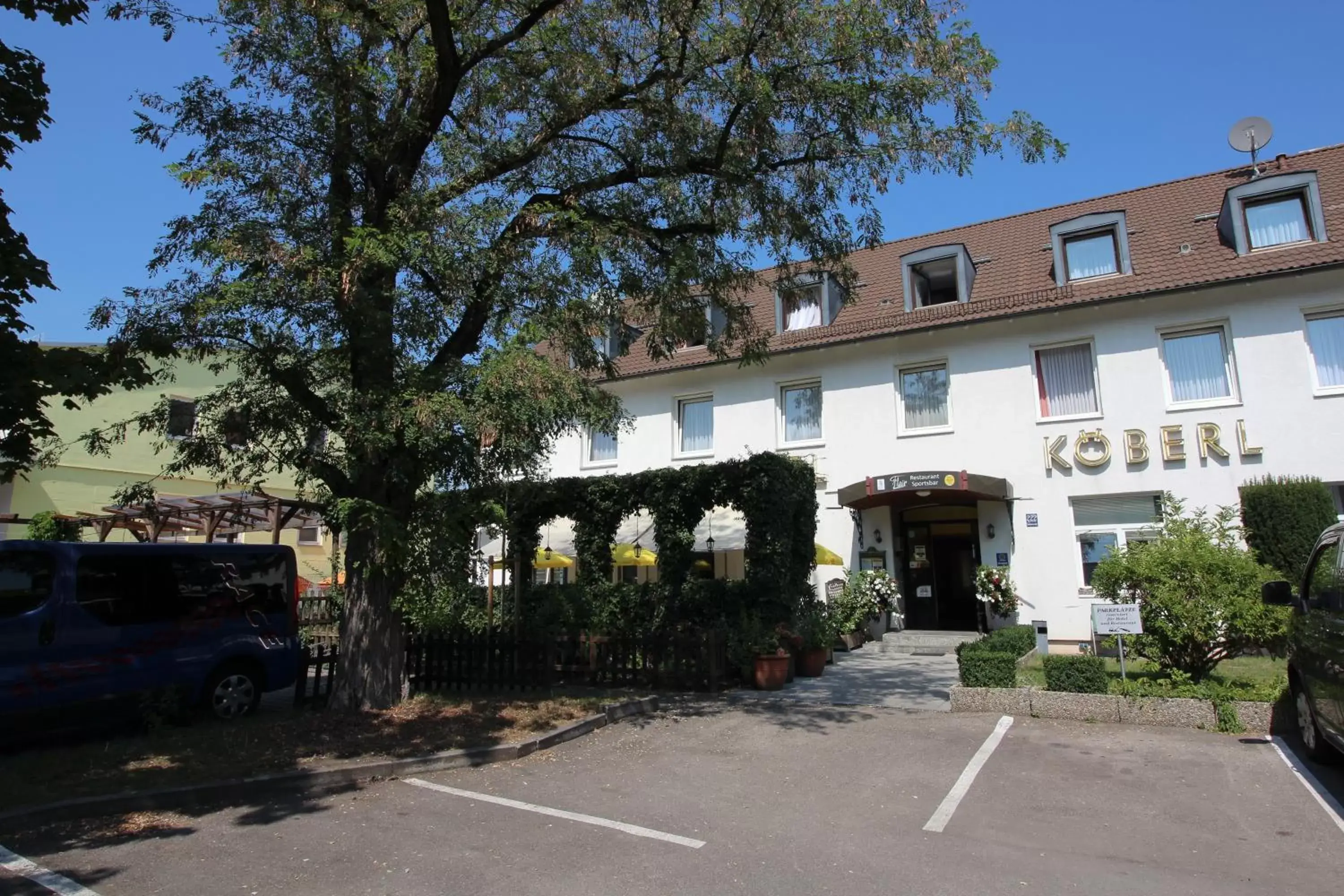 Facade/entrance, Property Building in Hotel Pension Köberl