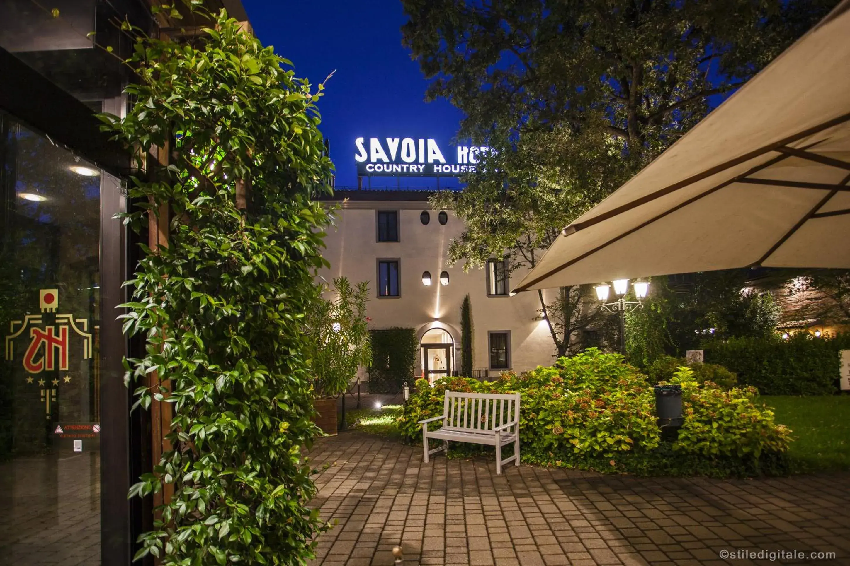 Patio, Property Building in Savoia Hotel Country House Bologna