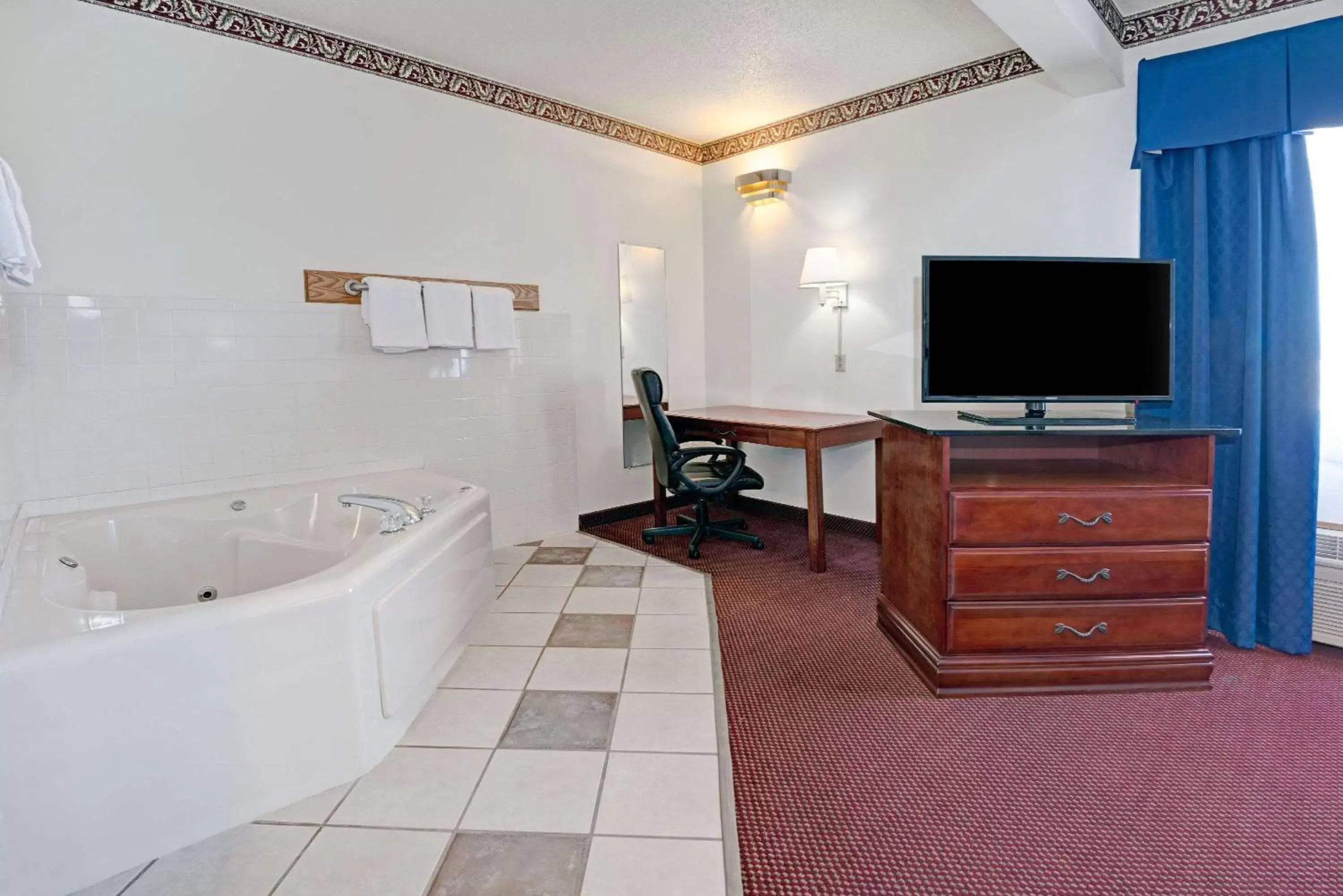 Photo of the whole room, TV/Entertainment Center in Days Inn by Wyndham Laramie