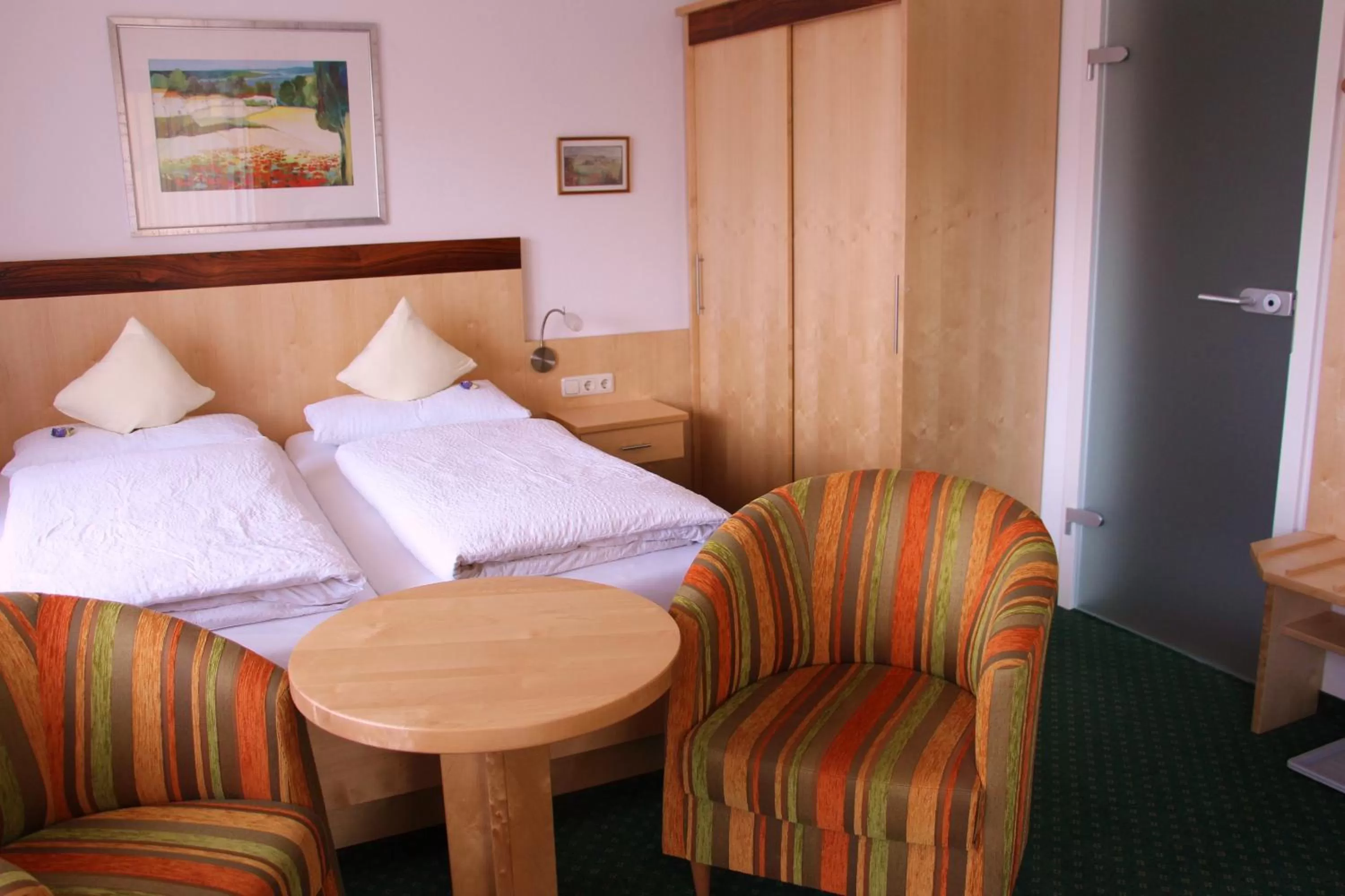 Bed in Hotel Steffl Garni inkl Chiemgau Karte