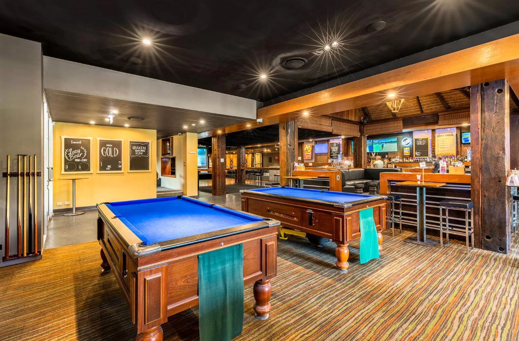 Billiard in Villa Noosa Hotel