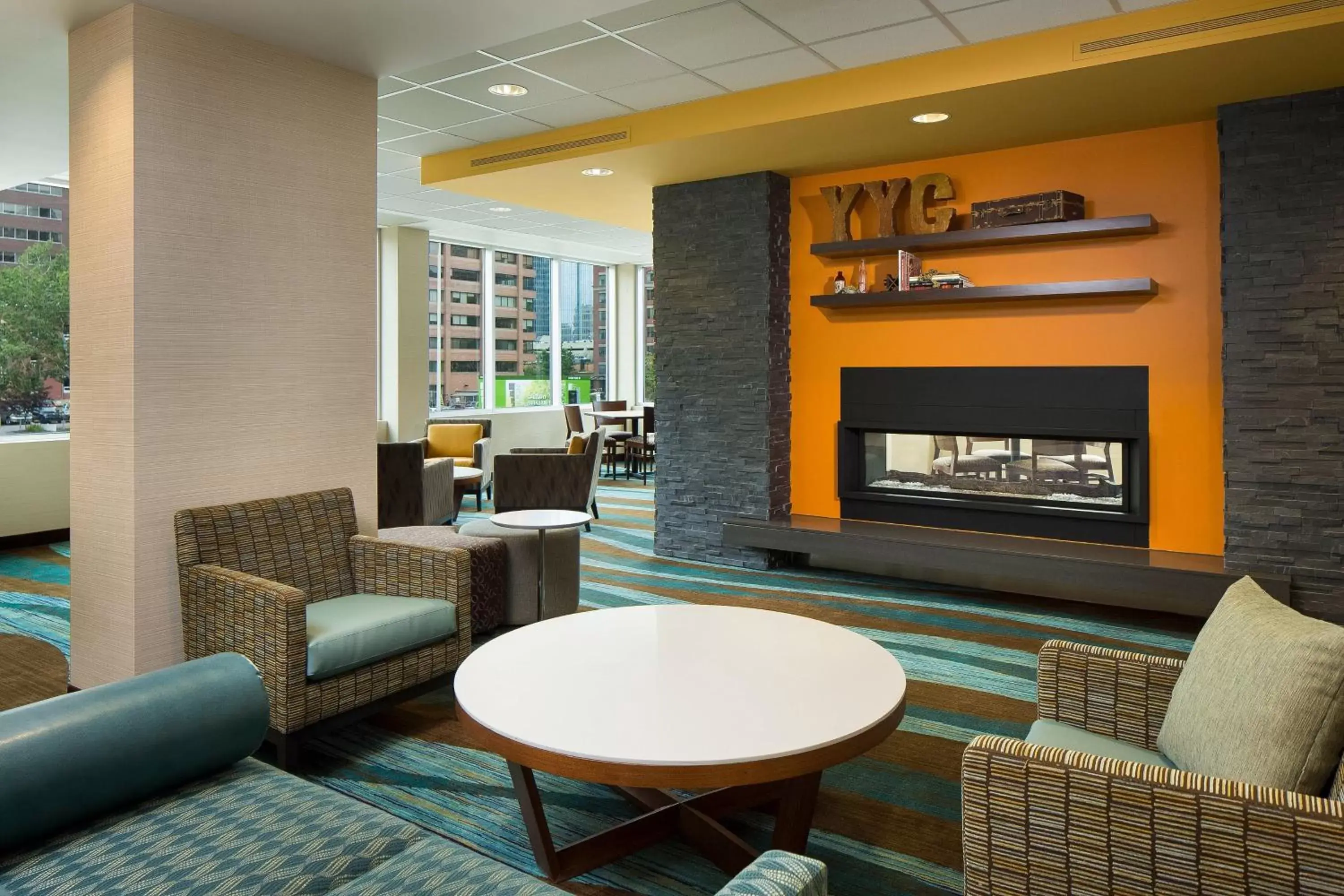 Lobby or reception, Lounge/Bar in Fairfield Inn & Suites by Marriott Calgary Downtown