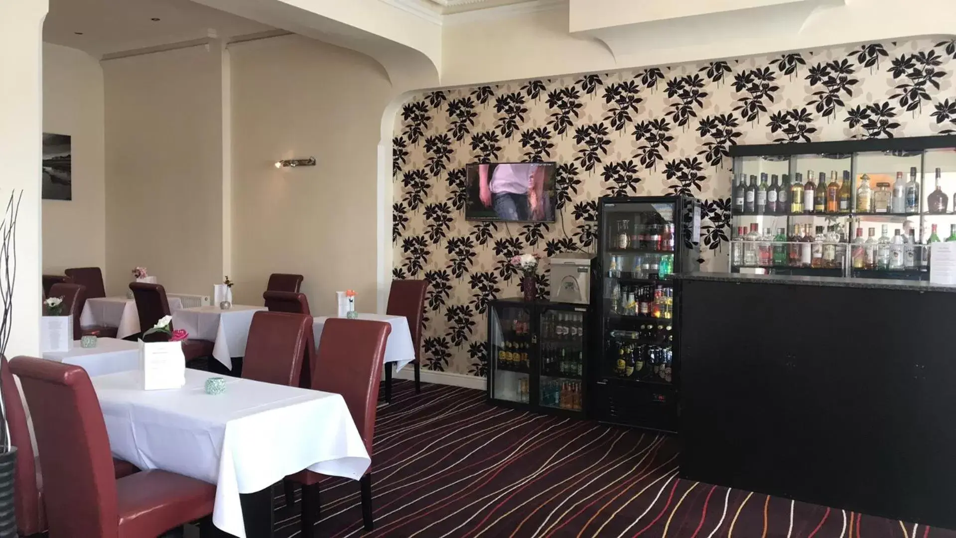 Restaurant/Places to Eat in Iris Hotel Llandudno