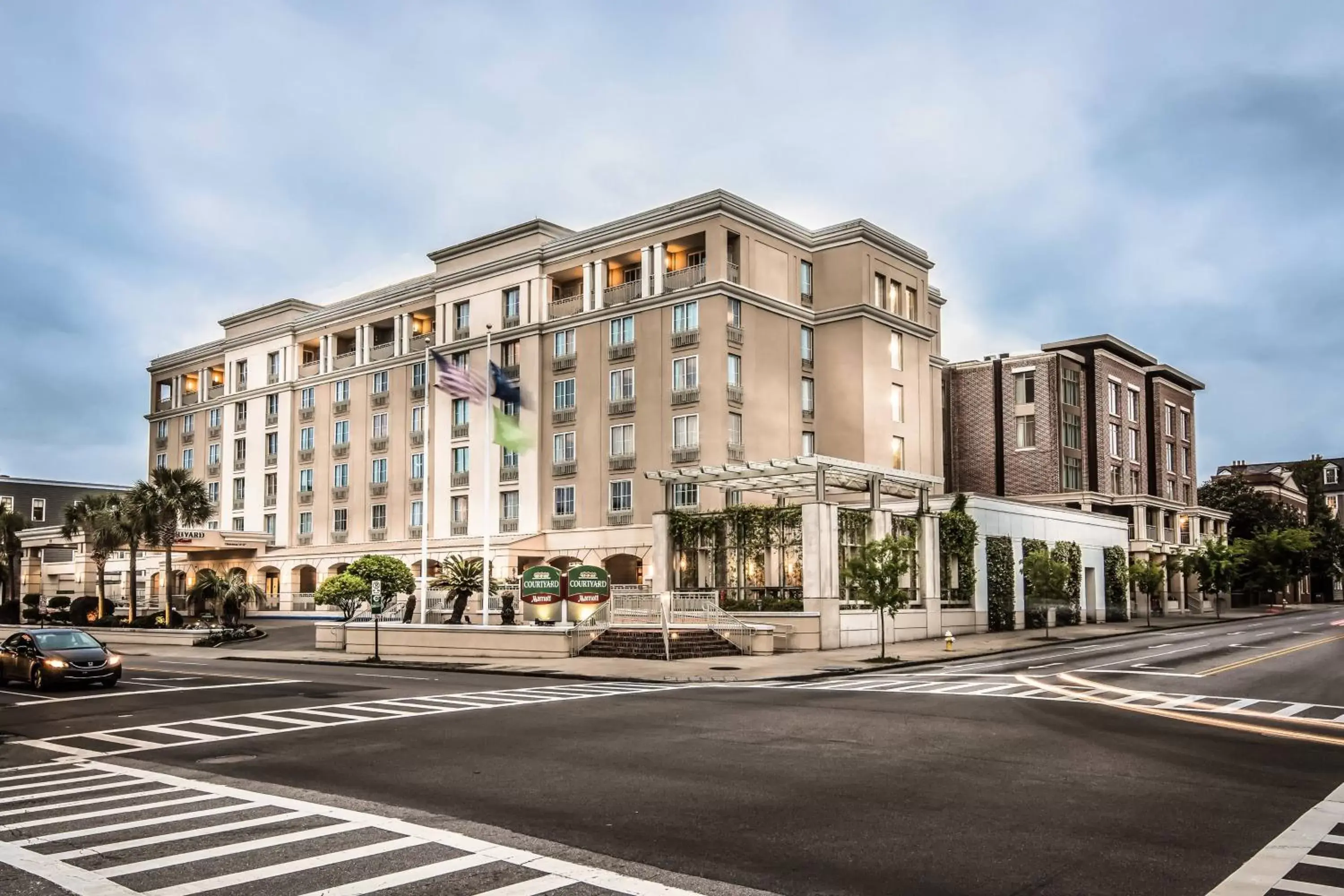 Property Building in Courtyard by Marriott Charleston Historic District