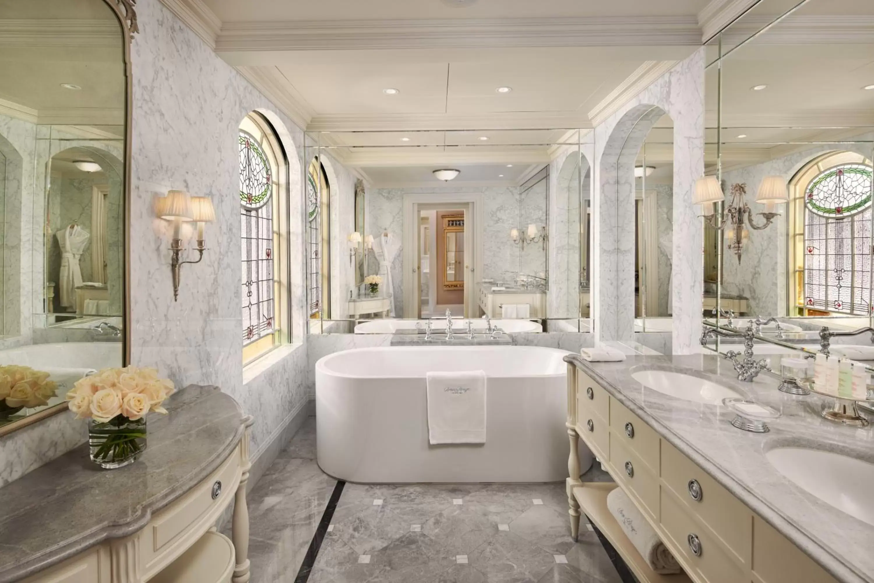 Bathroom in Beau-Rivage Genève Bathroom in Beau-Rivage Genève