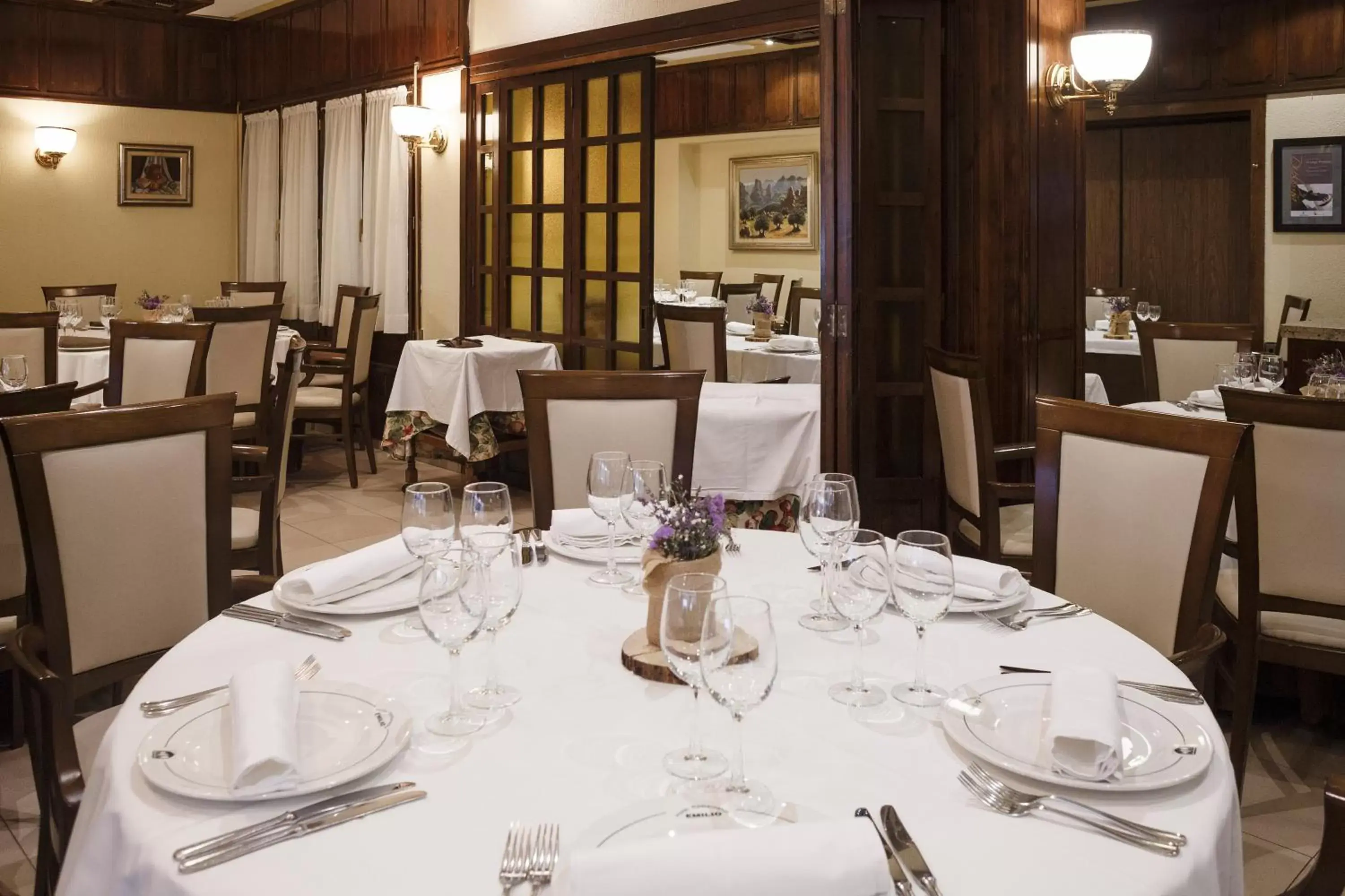 Restaurant/Places to Eat in Hotel Restaurante Emilio