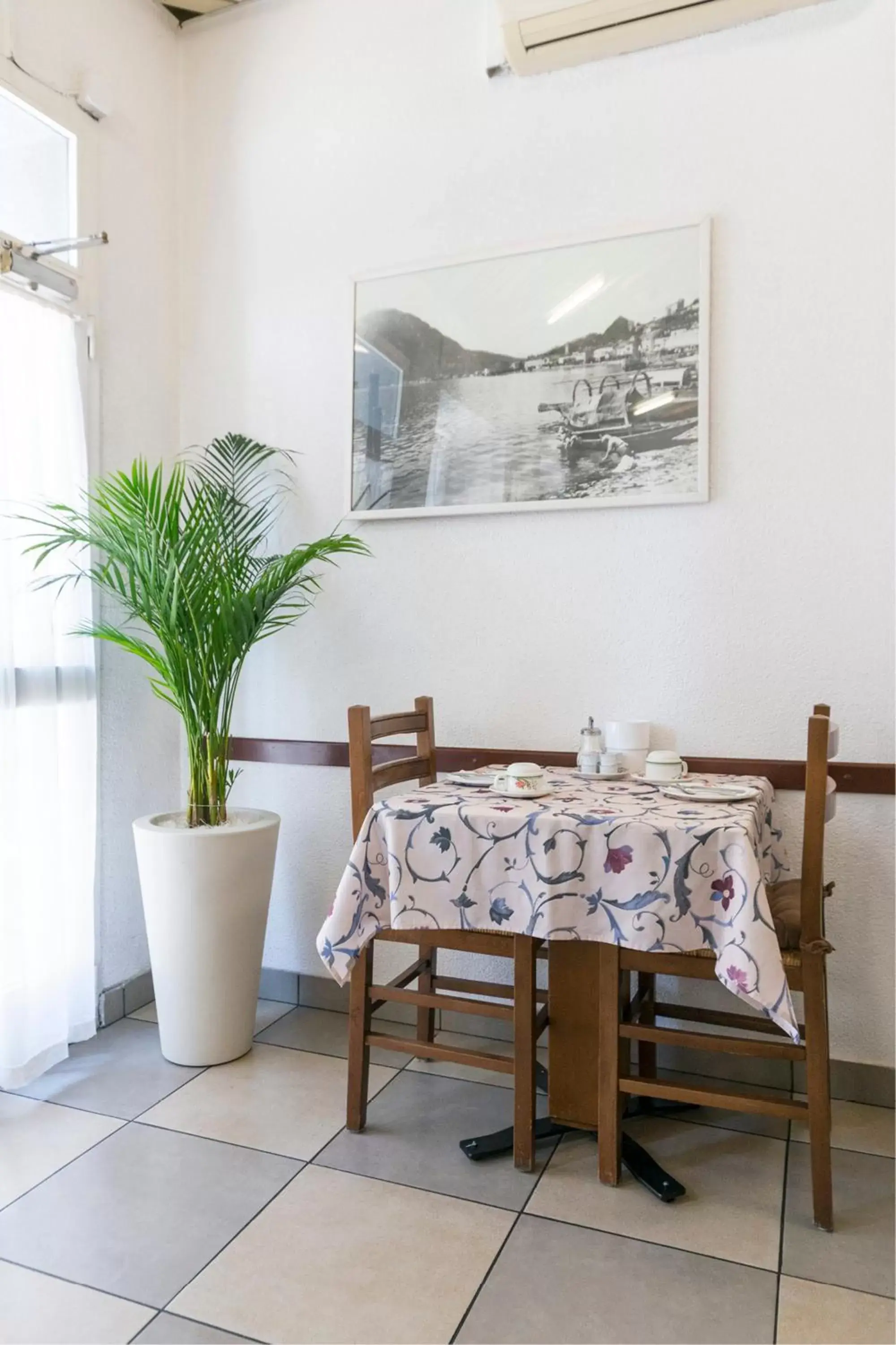 Food, Restaurant/Places to Eat in Hotel Besso Lugano Center
