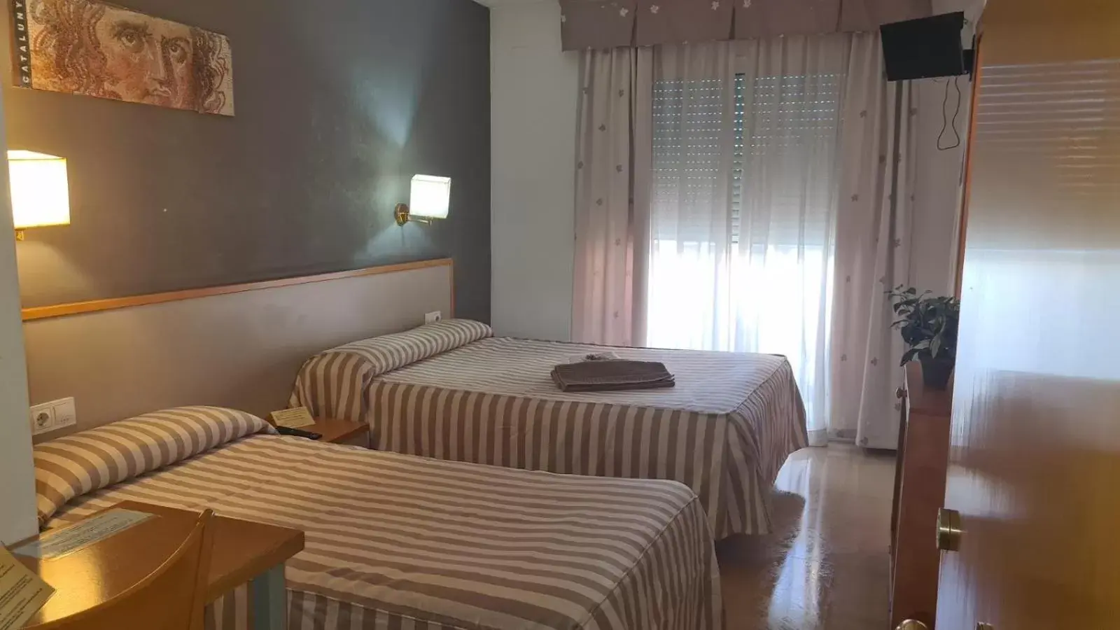 Photo of the whole room, Bed in Hotel Cosmos Tarragona