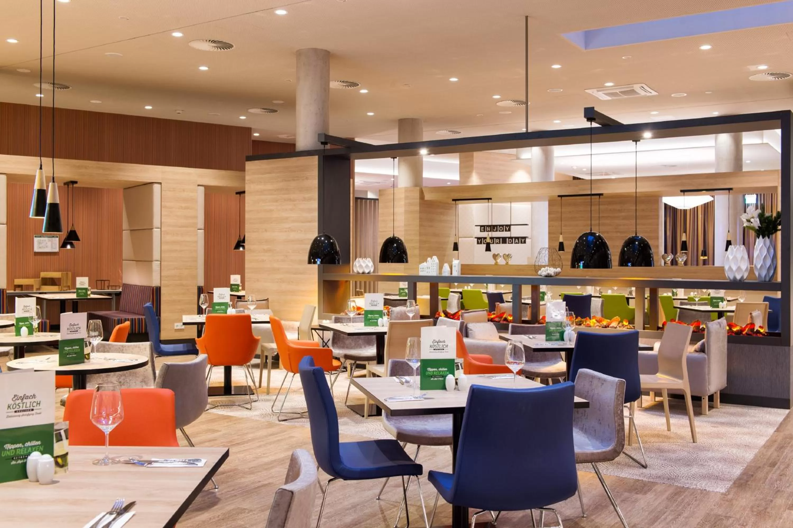 Restaurant/places to eat in Holiday Inn Frankfurt Airport by IHG