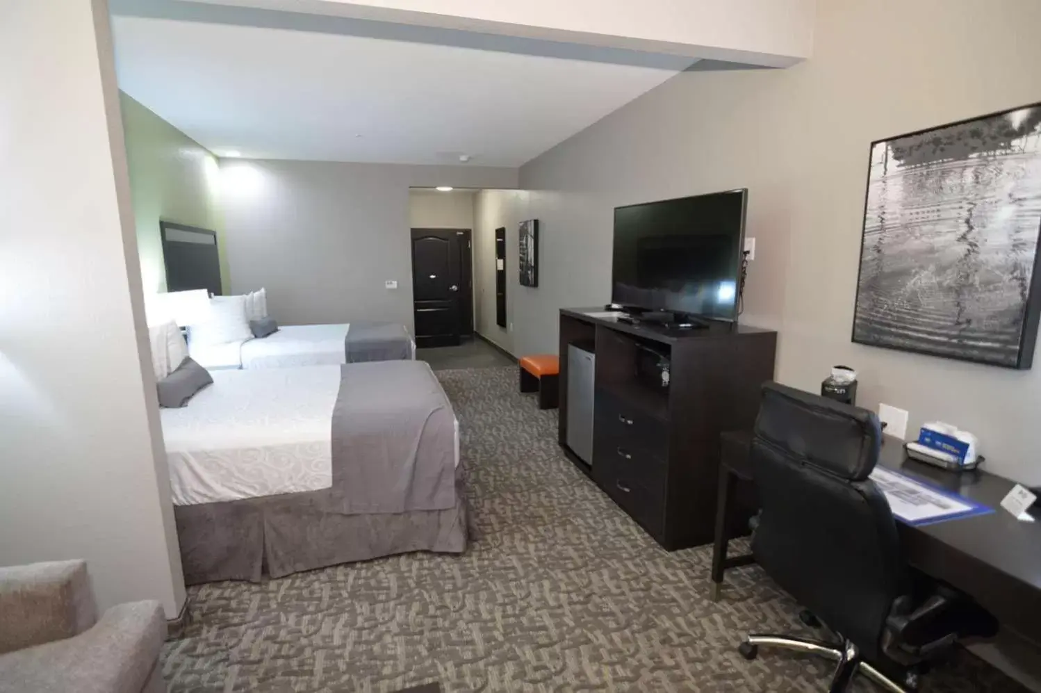 TV and multimedia, TV/Entertainment Center in Best Western Plus Bay City Inn & Suites
