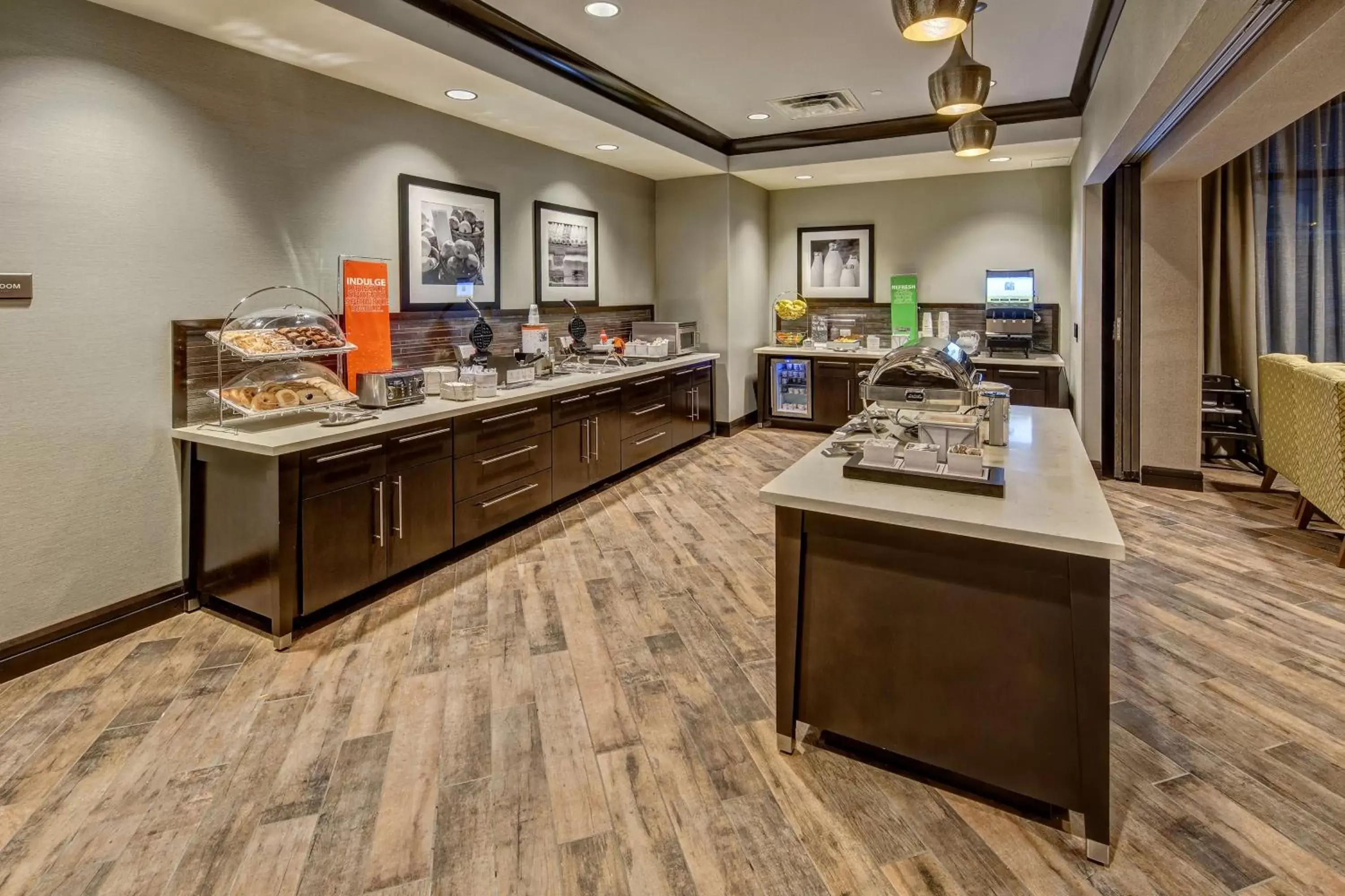 Breakfast, Kitchen/Kitchenette in Hampton Inn & Suites Memphis Germantown