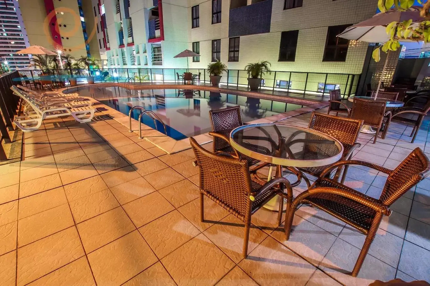 Property building in Paradise Flat Property building in Paradise Flat