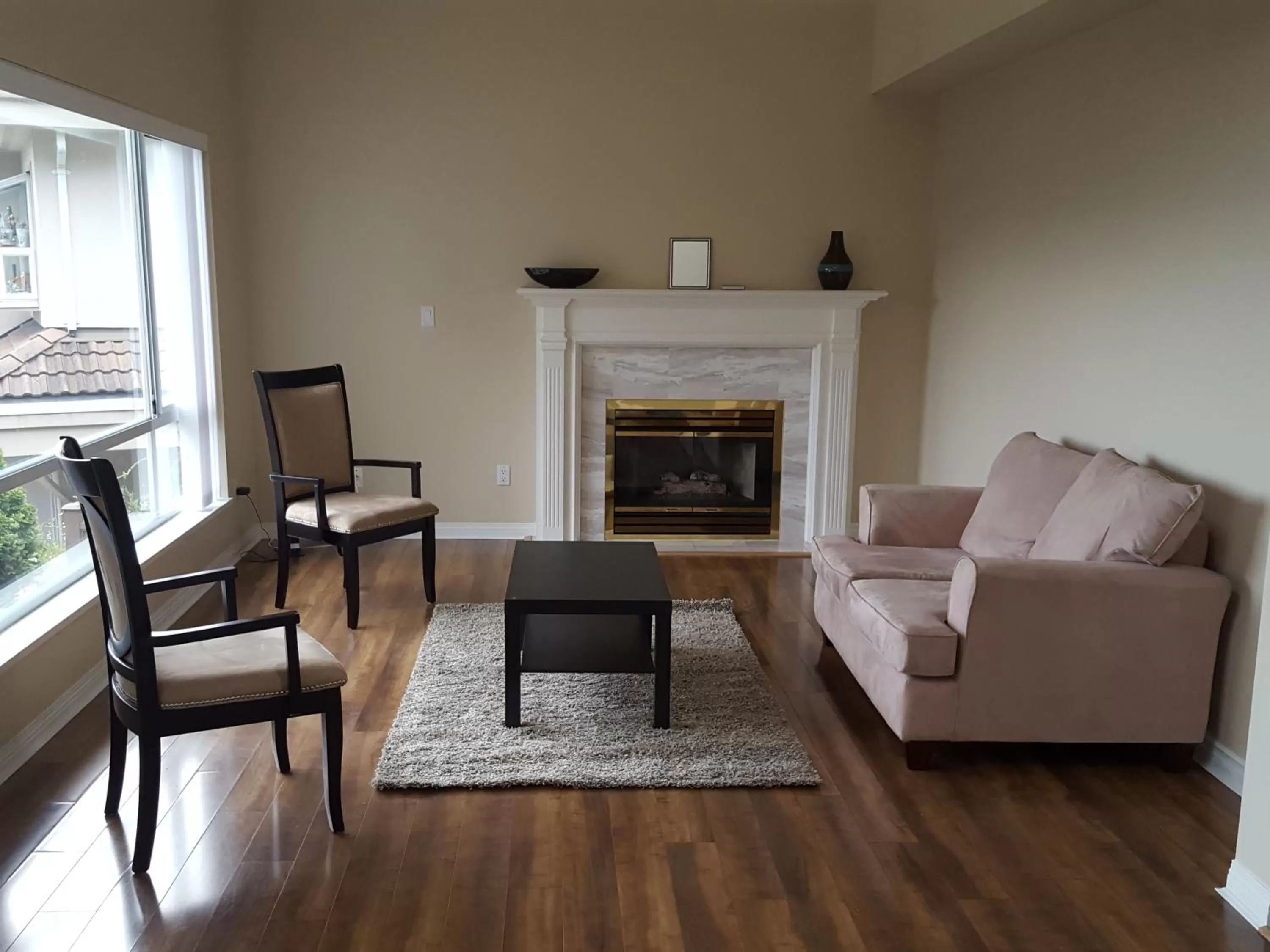Communal lounge/ TV room, Seating Area in Emperial Suites