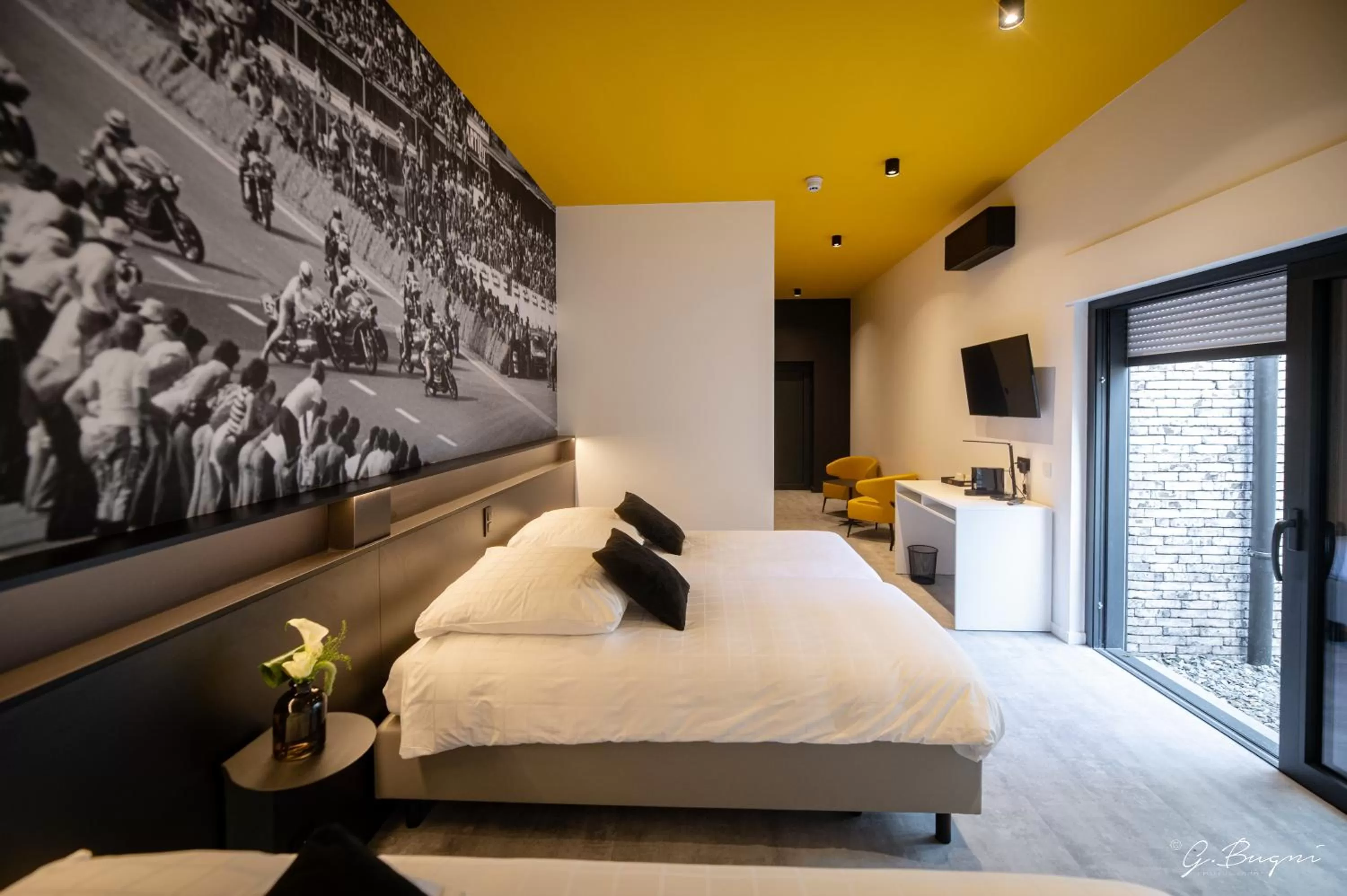 Bed in Boutique Hôtel, La Cour de la Reine, Rooftop & Bistronomique Restaurant