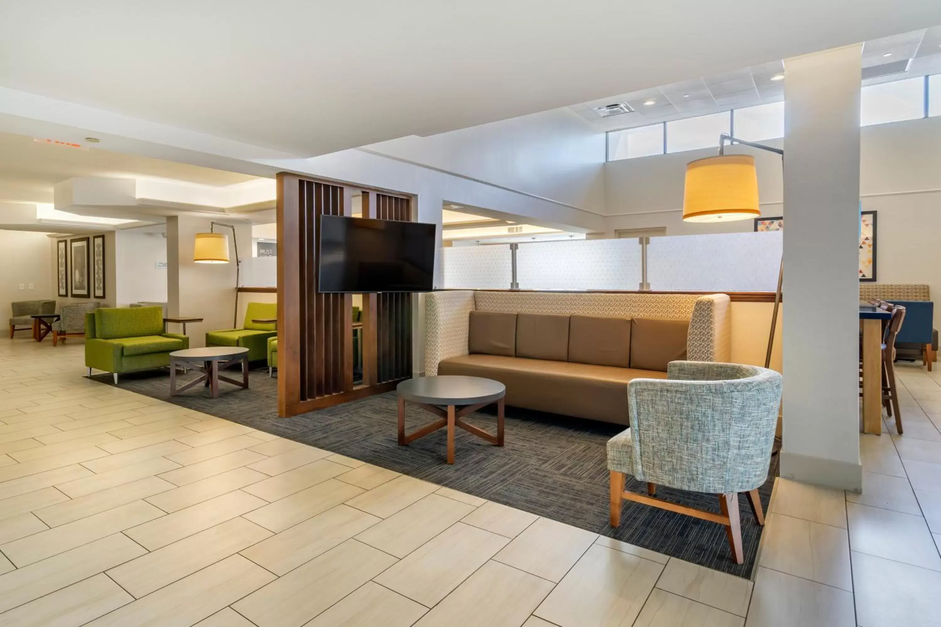 Property building, Lobby/Reception in Holiday Inn Express Cape Coral-Fort Myers Area, an IHG Hotel