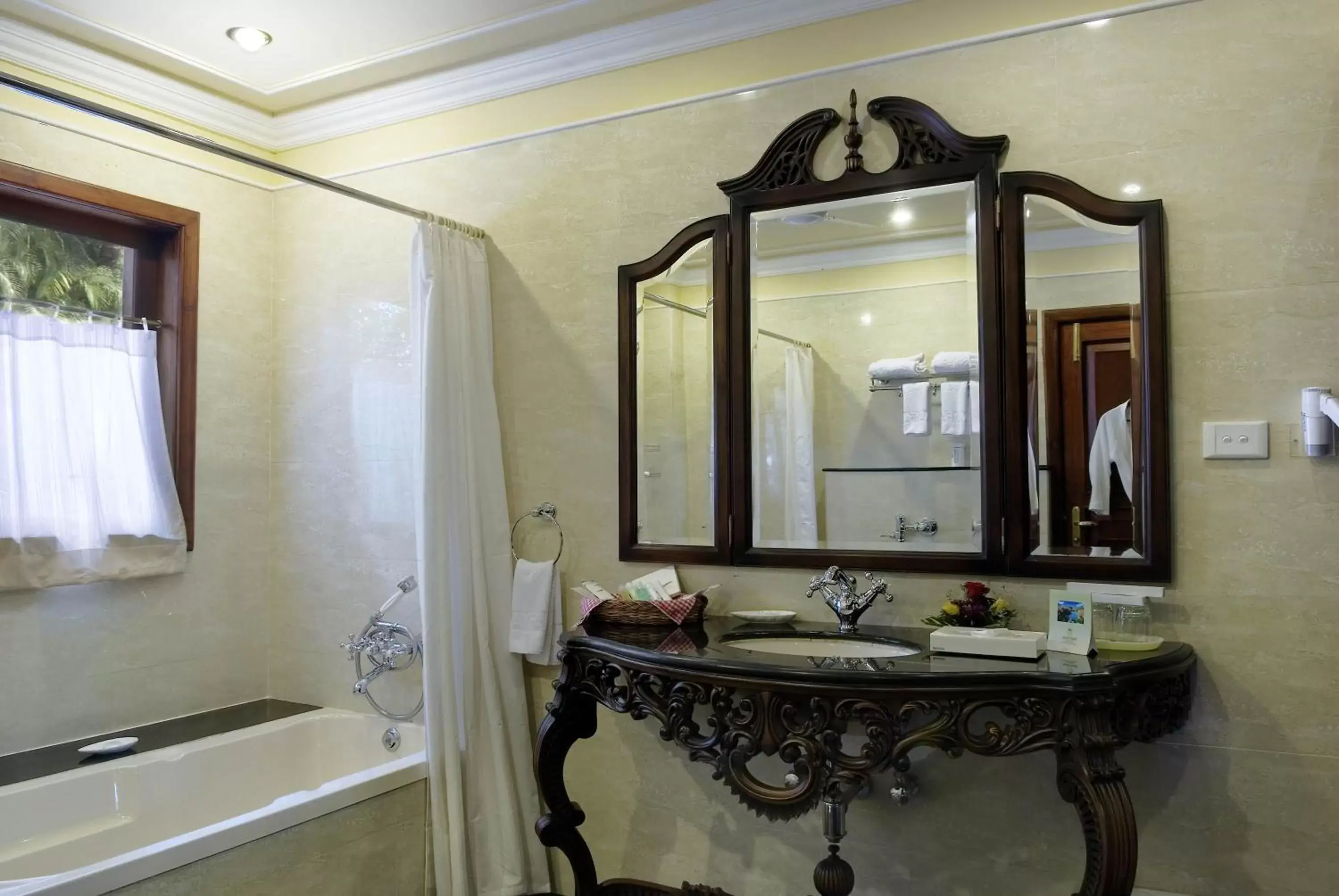 Bathroom in Mayfair Lagoon Hotel