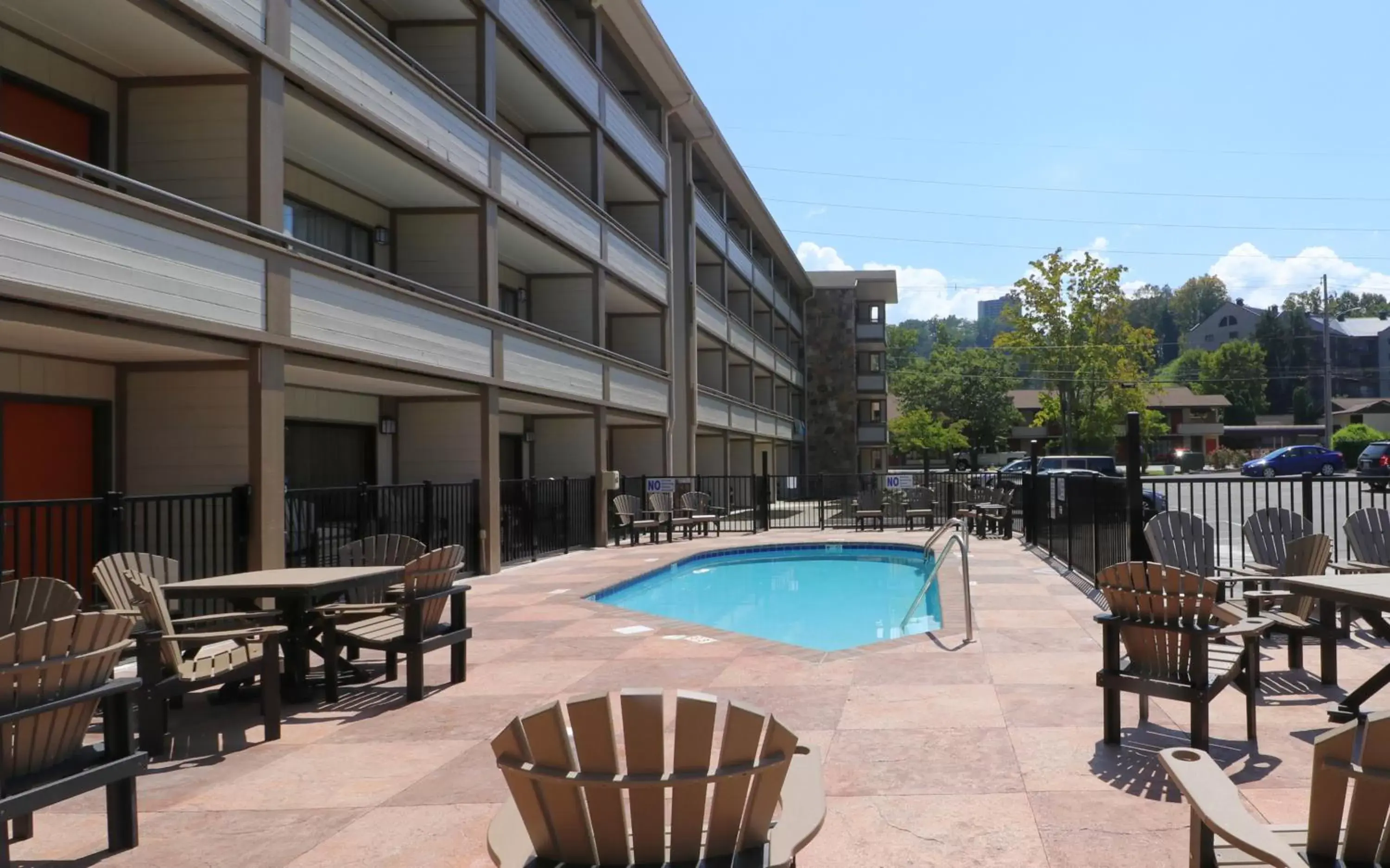 Property building, Swimming Pool in Howard Johnson by Wyndham Downtown Gatlinburg