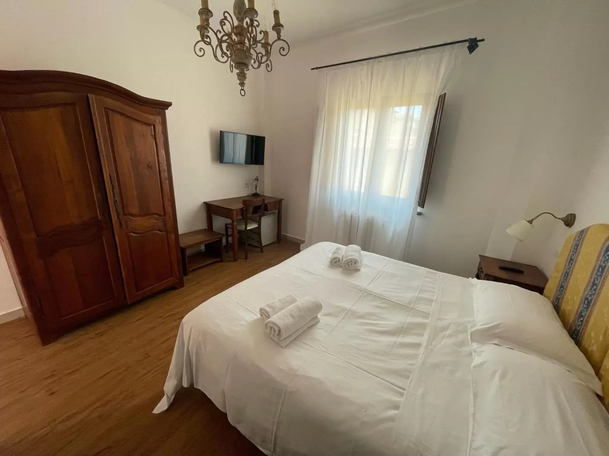 Bedroom, Bed in Hotel Caffè Verdi - 24 hours Reception Bedroom, Bed in Hotel Caffè Verdi - 24 hours Reception