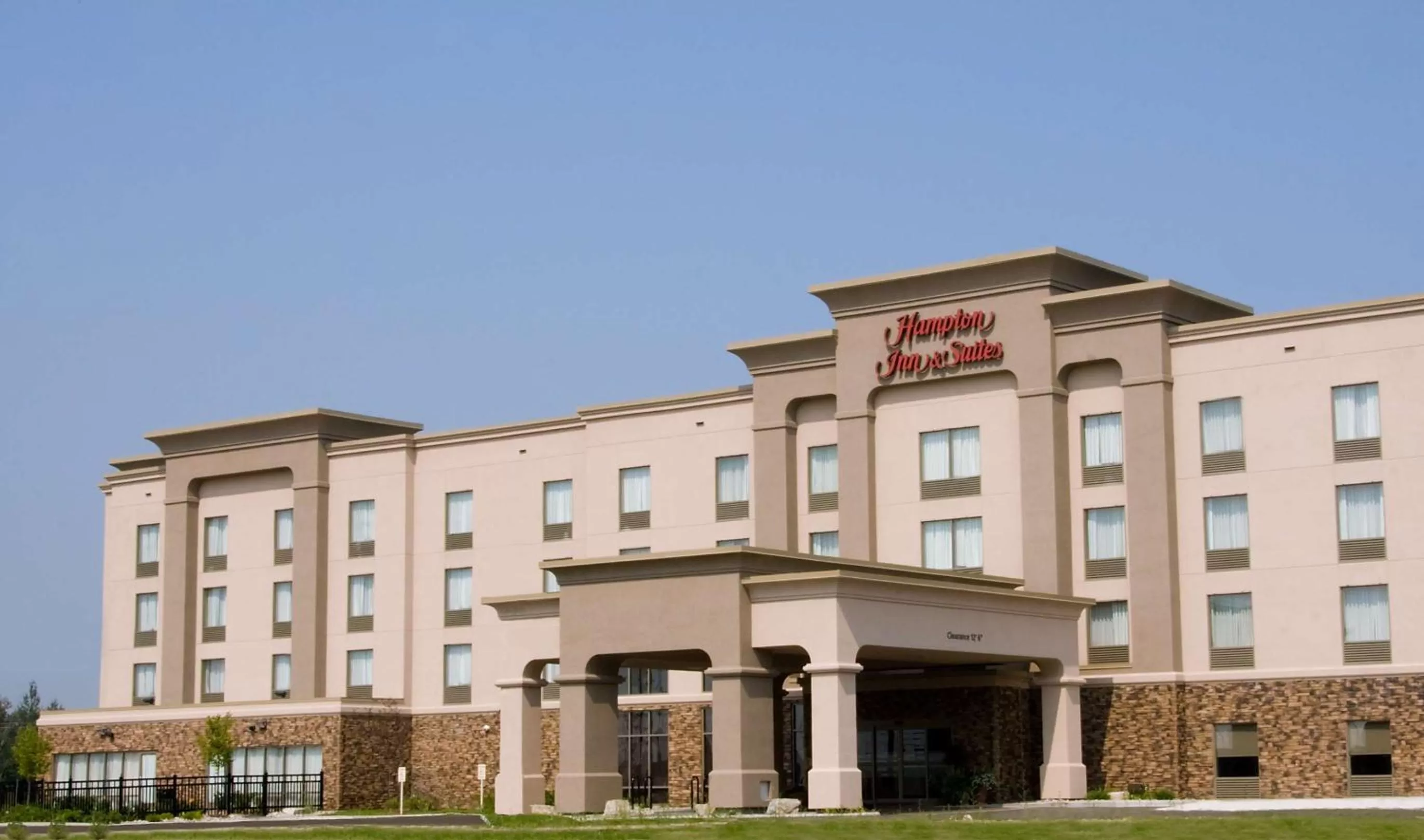 Property building in Hampton Inn & Suites Guelph